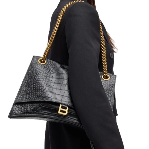 ✨ Elevate your collection with the Balenciaga Crush Chain Bag Crocodile Embossed L – now on sale at Luxport! ✨
Unmistakably Balenciaga, this statement piece is crafted in Italy from extra supple crocodile-embossed calfskin and finished with aged-gold B logo hardware. Its curvilinear base and versatile chain strap let you wear it as a chic shoulder or crossbody bag. Spacious and sophisticated, it features three compartments, a zipped pocket, and a luxuriously soft napa lambskin lining.
Why you’ll love it:
100% authentic, brand new, and comes with original packaging
Sale price: S$4,009.60 (original: S$5,012.00)
Dimensions: 15.7" L × 9.8" H × 5.1" W
Max strap length: 17.3"
Studded magnet closure for extra security
Made in Italy
Own a piece of modern luxury and shop with confidence at Luxport – authenticity guaranteed.
👜 Tap to shop now and make it yours before it’s gone!
#Balenciaga #crushbag #luxurybags #crocodileembossed #luxport #authenticluxury #baglover