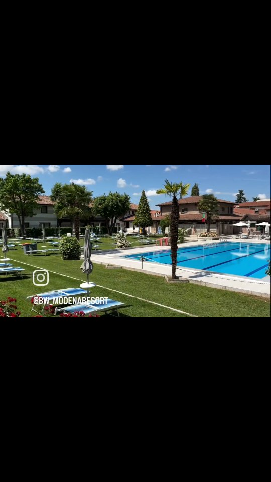 La nostra piscina, curata in ogni dettaglio, è pronta ad accoglierti in un angolo di pura tranquillità, a pochi passi da #Modena.
Il verde più rigoglioso che mai, le rose in piena fioritura, il sole che scalda l’anima.
☀️ Una piccola oasi "cittadina" di relax ti aspetta tutti i giorni, dalle 9.30 alle 19.30.
L’estate è arrivata. E noi siamo pronti....E tu?
💥 Ti aspettiamo da domani, SABATO 31 MAGGIO, non puoi mancare!
.
.
Un ringraziamento speciale ai colleghi del @bw_modenaresort
per il bellissimo video 🙂
.
.
#piscinegreenclub #estategreenclub #piscinaamodena #piscinaestiva #estateitaliana #Estate2025 #RelaxInCittà #Piscina #OasiUrbana #summer2025