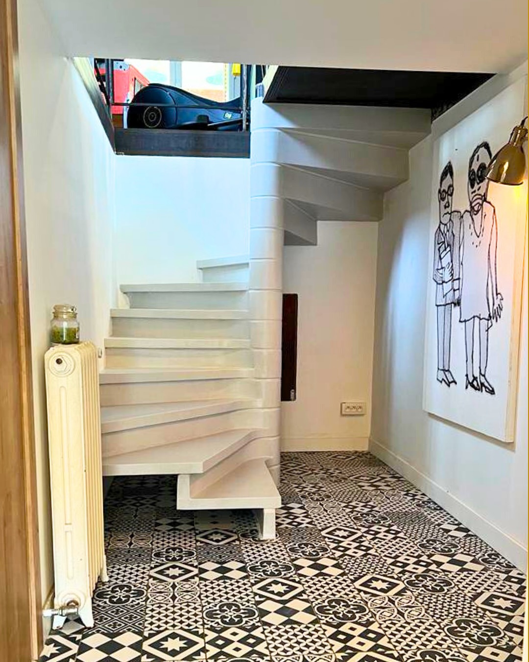 ⚒️ Avant / Après – Un escalier transformé
L’escalier était brut, daté, peu intégré à l’ambiance de l’appartement.
Après notre intervention, il est devenu un élément architectural à part entière.
🔹 Application de béton ciré @mariusaurenti
🔹 Coloris gris cendré
🔹 Rendu uniforme et moderne
La preuve qu’un simple escalier peut devenir un vrai atout déco !
_______________
📩 Un projet d’aménagement ? On vous accompagne.
📞 04.97.08.46.97
📬 En message privé
#restart #avantapres #escalierdesign #betoncire #mariusaurenti #renovationinterieure #renovationescalier #agenceswevencommunication #swevencommunication