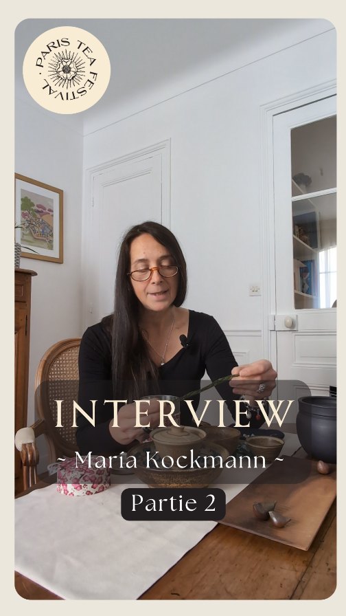 🌿 Un festival comme un jardin
Pour María, chaque exposant du Paris Tea Festival est une plante unique dans un jardin vivant :
🌳 Les grandes maisons de thé sont les arbres.
🌼 Les projets émergents sont les fleurs, les cactus, les surprises.
🫖 Ensemble, ils créent un moment joyeux, collectif, à vivre comme une balade curieuse.
💌 Et si on glissait un message dans une boîte de thé ?
👉 Une invitation à ralentir.
À ressentir.
À goûter le moment présent.
🌍 Le thé devient un chemin intérieur, un espace d’introspection et de gratitude.
Et si c’était ça, l’âme du festival ?
S’émerveiller de la beauté, même au milieu des défis.
🎥 Vidéo : @croco_tea
#ParisTeaFestival #MariaKockmann #ThéEtConscience #JardinDuThé #Tealovers #CultureDuThé #VoyageIntérieur
_______________________________________________________________________
🌿 A festival like a garden
For María, each Paris Tea Festival exhibitor is a unique plant in a living garden:
🌳 The great tea houses are the trees.
🌼 The emerging projects are the flowers, the cacti, the surprises.
🫖 Together, they create a joyful, collective moment, to be experienced as a curious stroll.
💌 What if we slipped a message into a tea box?
👉 An invitation to slow down.
To feel.
To savor the present moment.
🌍 Tea becomes an inner path, a space for introspection and gratitude.
What if this was the soul of the festival?
Marveling at beauty, even in the midst of challenges.
🎥 Video : @croco_tea
#ParisTeaFestival #MariaKockmann #ThéEtConscience #JardinDuThé #Tealovers #CultureDuThé #VoyageIntérieur