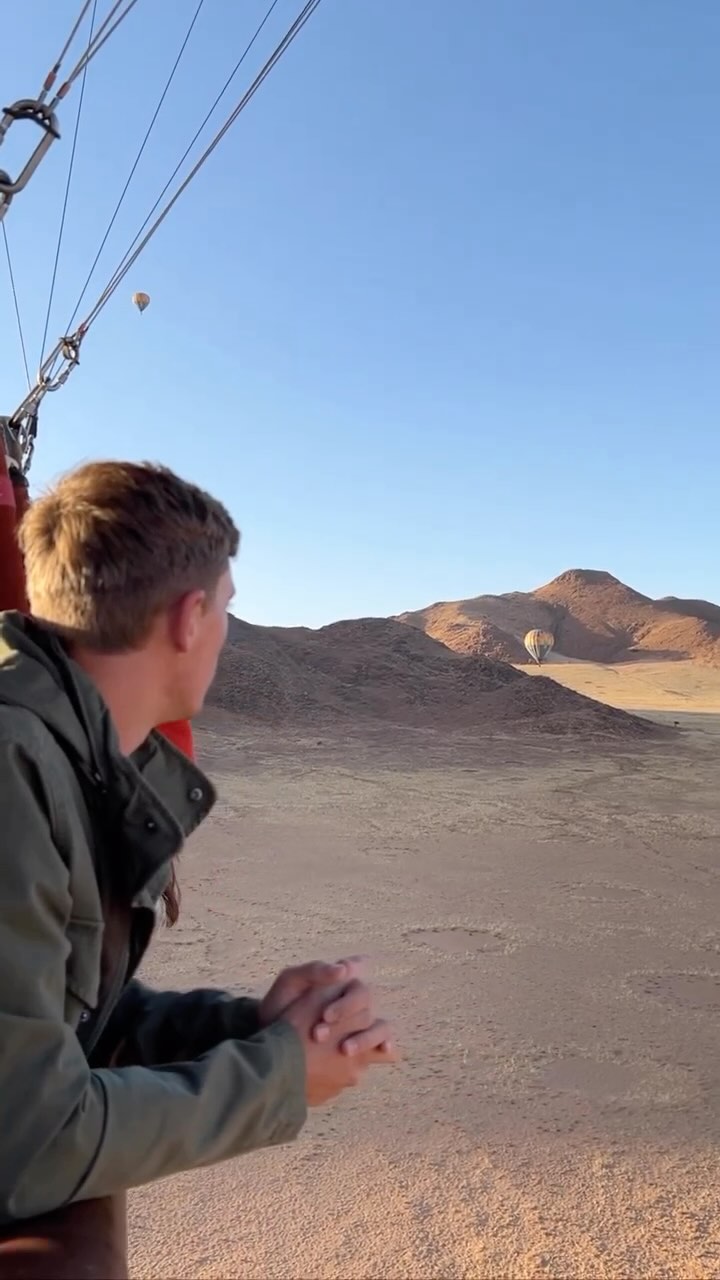 Getting lost in the desert ocean for a few moments. Incredible that life persists!
Did you spot it? There are actually a few species of existing oryx in the world, all of which is found on the African continent. Let’s play a game of Guess that Oryx :)
#explorenamibia #namibdesert #hotairballoon #edgeoftheworld #sunriseballoonride #namibianskies# travelinspo #bucketlist