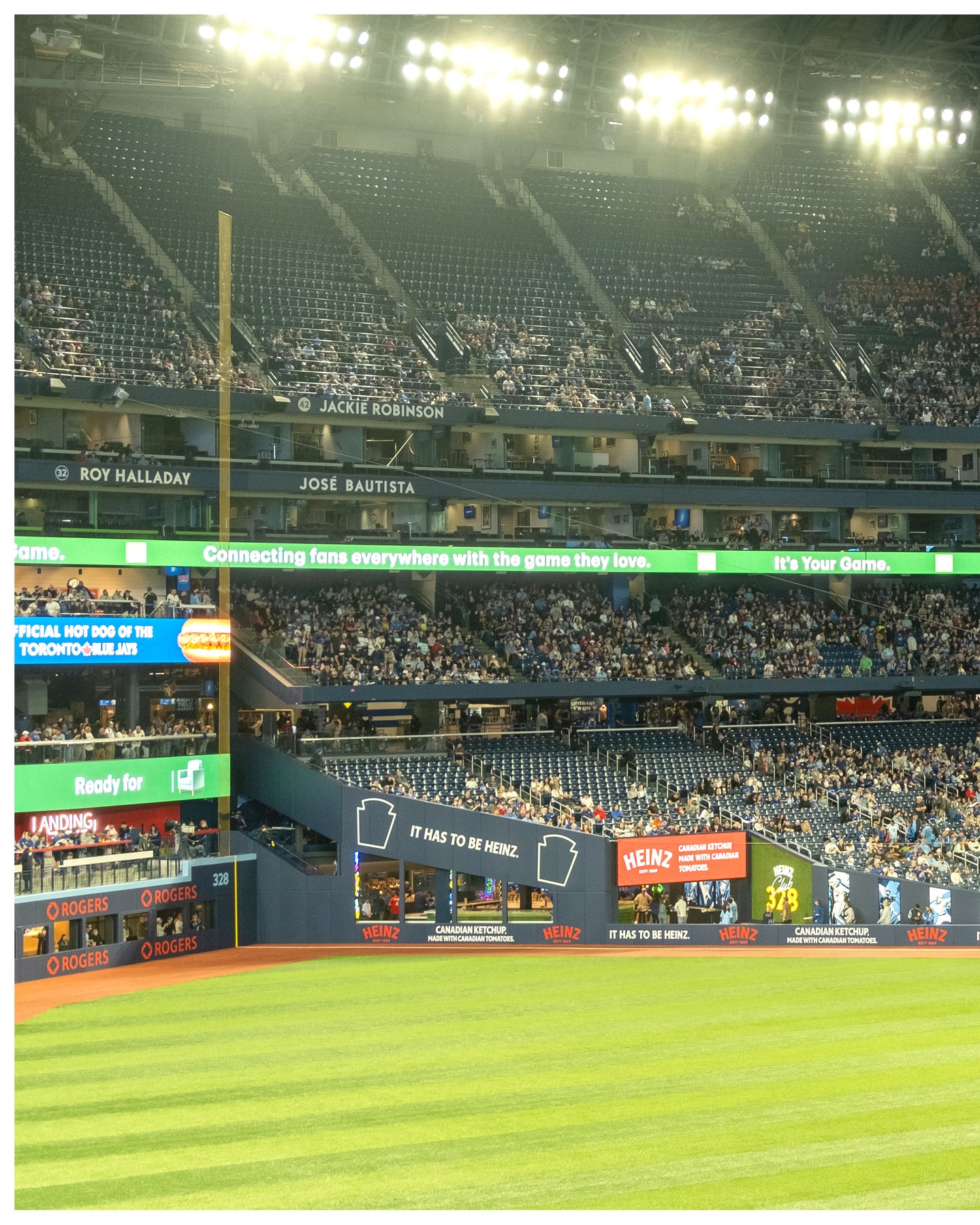 Went to the baseball game today!
#Fujifilmxt30ii #Fujifilm #FilmPhotographer #TorontoFilmPhotographers #TorontoFilmPhotography #PhotoOfTheDay #PhotographyDaily #fujifeed #myfujifilm #BlueJaysGame #RogersCentre #BlueJaysBaseball