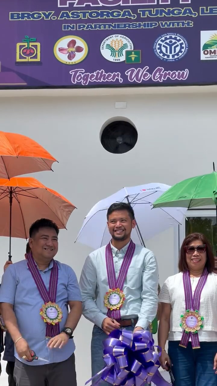 Today, we celebrate a milestone that marks a new chapter for Filipino Ube House (FUH) as we proudly join our partner Fatima Multi-Purpose Cooperative (FMPC) in launching their Ube Processing Plant here in Tunga, Leyte.
Working together with the Philippine Root Crops Research and Training Center (PhilRootcrops), Fatima Multi-Purpose Cooperative (FMPC), Organikong Magsasaka at Mangingisda ng Rehiyon Otso (OMMRO), and the Biodiversity Research Center, this achievement is not just about opening the doors to a new facility, it symbolizes our shared dedication to uplifting the hardworking farmers of Region 8, preserving the rich heritage of Filipino ube, and bringing its unique flavor and quality to the world. Through this partnership, we are able to combine tradition with innovation, ensuring that every batch of premium ube powder we produce meets the highest standards of quality and sustainability.
Our commitment goes beyond business, we are building a community where farmers, processors, and partners work hand-in-hand to create opportunities and promote growth in the local agricultural sector.
This Ube Processing Plant is a beacon of hope and progress, promising better livelihoods for many and a stronger presence for ube powder in the global marketplace. As Filipino Ube House (FUH), proudly based in Bukidnon, we are honored to play a role in this journey and excited for the possibilities that lie ahead.
This milestone is just the beginning. Mabuhay! 🇵🇭💜
#filipinoubehouse #FilipinoUbe #UbePowder #purpleyam #purpleyampowder #ubemovement #tatakpinoy #supportlocalph