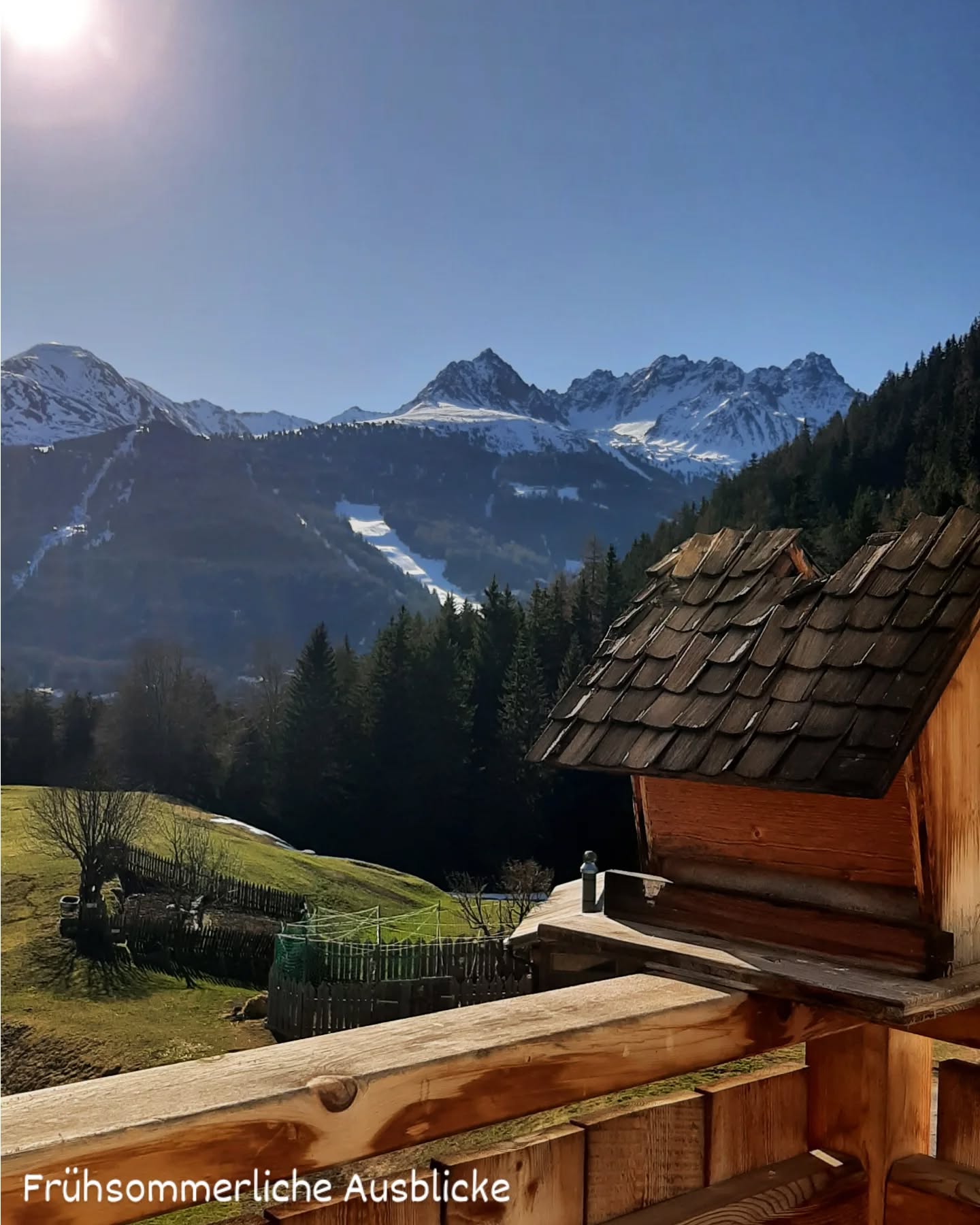 April, April. Ein Monat voller erster Blüten, wärmeren Temperaturen, Ausflügen und ganz viel Vorfreude auf den bevorstehenden Sommer 🤍
.
.
.
#April #easter #ostern #frühlingindenbergen #spring #mountainview #mountainlove #visittirol #visitaustria #naudersamreschenpass #naudersunddu #urlaubindenbergen