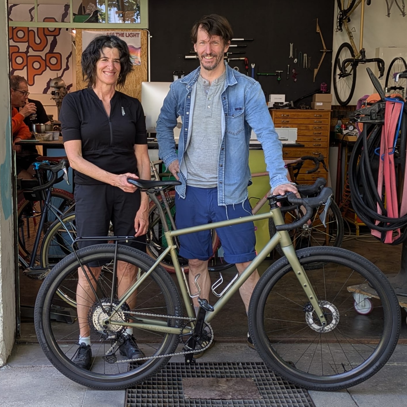 When both hearts are touched during the handover, something magical happens...
🫶🏼