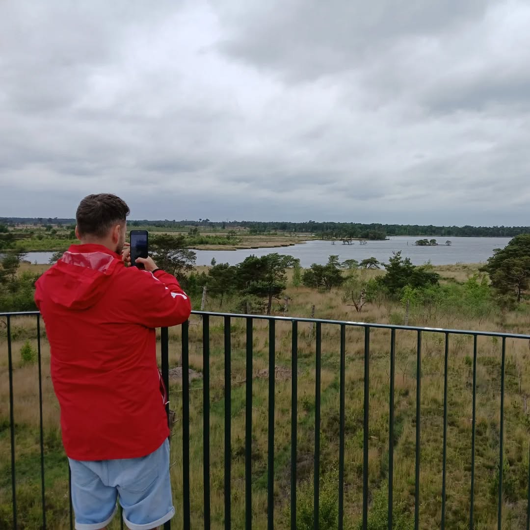 Op prospectie met onze kameraad van @fikfak.levedeleute !
Gezellig dagje 😉
En toch weer onder de indruk van de pracht van onze Kalmthoutse Heide.
@cycling.events.kalmthout en @fikfak.levedeleute
Een perfecte match 🤝
Voor een onvergetelijke beleving in en rond Kalmthout!
www.cyclingeventskalmthout.be
#cycling
#cyclingevents
#fietsplezier
#teambuilding
#kalmthoutseheide