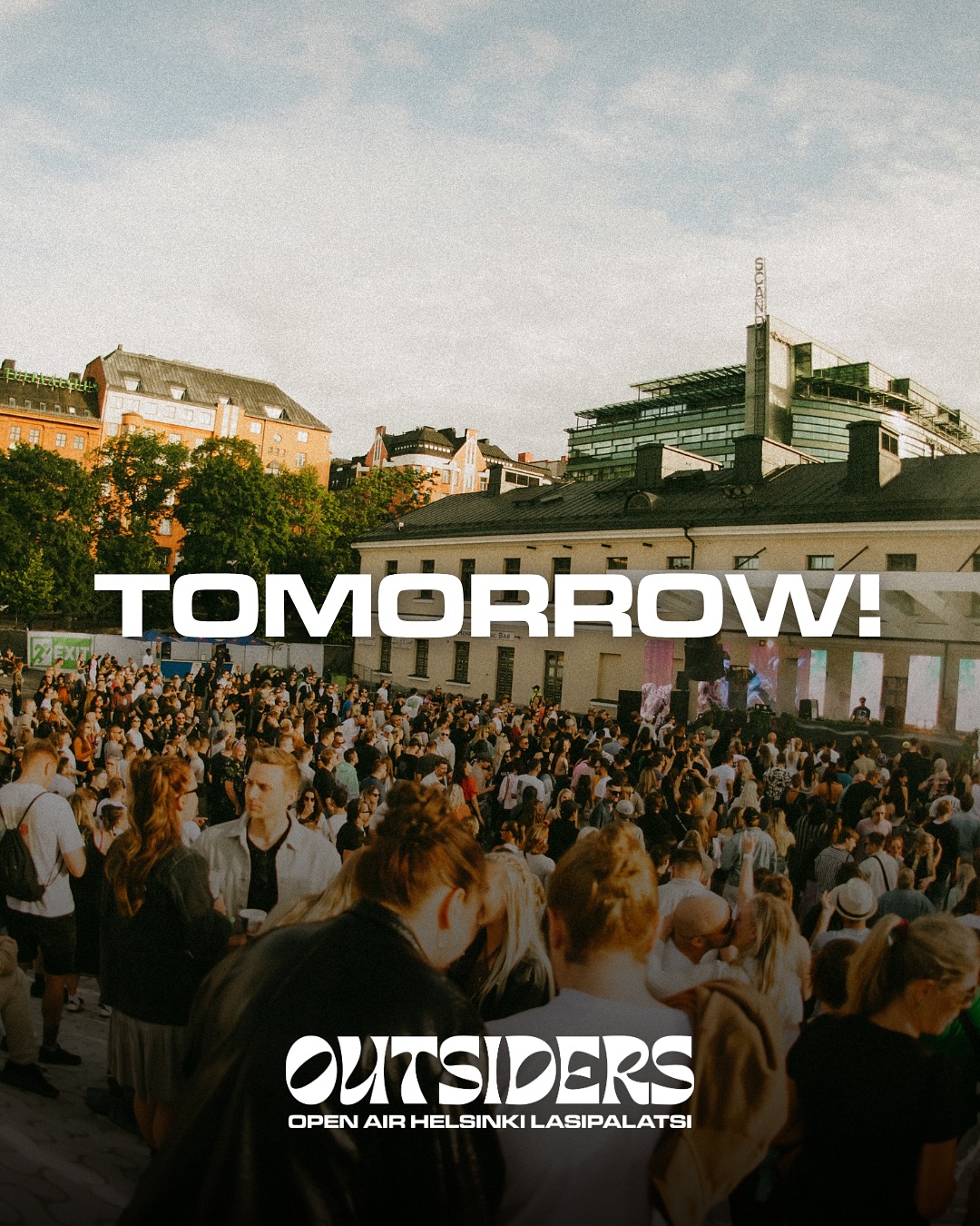 HUOMENNA💛 Valmistelut ovat jo kovassa vauhdissa, kun Outsiders palaa ikoniselle Lasipalatsin Aukiolle ja tuo kesän upeimmat Open Air bileet kaupunkiin! Sää näyttää jälleen aurinkoiselta ja ennakkolippuja ollaan myyty jo iso määrä🌞 Suosittelemme ostamaan ennakkolipun nyt ennakkoon!