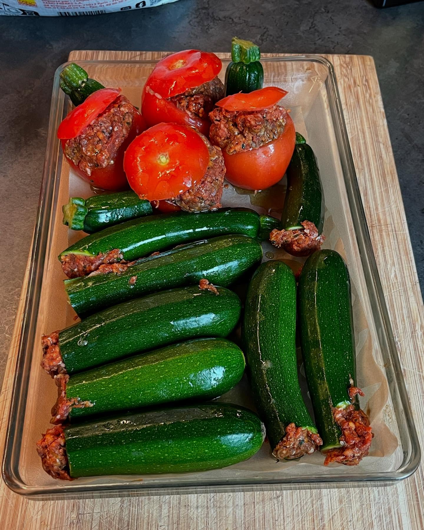 Inspiration recette : légumes farcis avant/après cuisson. Une valeur sûre pour Des Pas et des Plats !
#idéeMenu #DînerTournant #ExpérienceCulinaire
#onvabiensamuser