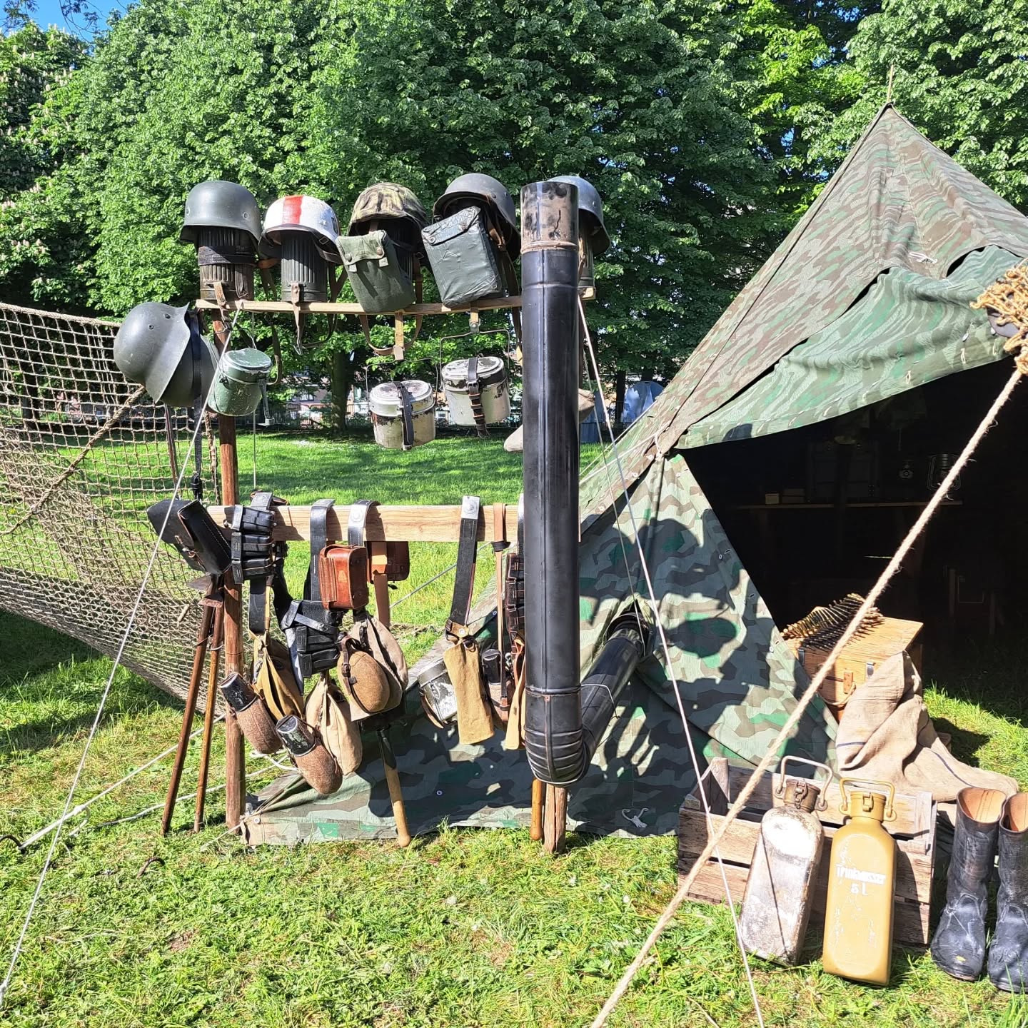 Our last event we made an equiptment standard. This idea we've got from an original photo. First time we used this at an event and it was very handy!
➖➖➖➖➖➖
#krieg #reenactmentgear #ww2 #pioniere #drk #officer #germany #deutschland #austria #worldwar2 #heer #Funker #ww2reenactment #mountaintroops #gebirgsjäger #sanitäter #nonpolitical #edelweiss #gbj #gebirgsjager #reenactors #reenactment #german #soldier #sanitater #jager #ww2german #reenactor #panzeralarm
📸© @geb.jag.r.100
➖➖➖➖➖➖
🔎We are a Gebirgsjäger reenactment group stationed in the Netherlands. We mostly participate in events in Belgium, the Netherlands and Germany. If you are interested in joining our group, you can send us a message!
➖➖➖➖➖➖
© All copyright belong to their respective owners
➖➖➖➖➖➖
⚠️ This page is Non-political,
Any comment inciting hatred, discrimination or violence will be deleted
➖➖➖➖➖➖
✏ Comment and tag your friends!
➖➖➖➖➖➖
Check out my kameraden:
@gebirgs.sanitats.abtl.95
@helferinnen
@historicalwarfareinc
@the_dutch_historian
@die_gespenster
@edelweissgruppe