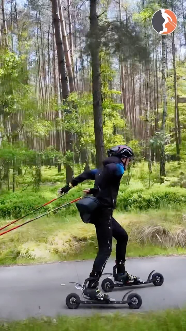 POWER ON 💪🏽🚀
#floig #ultralight #crossskates #madeinaustria
#outdoors #outdoorsports #crosscountryskiing #mountainbike #fitness #crosscountry #oberösterreich #crosstraining #naturetrail #ausdauer #crossskating #skiroll #xcskiing #xcski