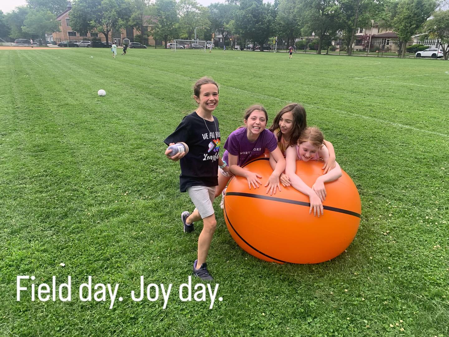 Scooping up their joy 🤩