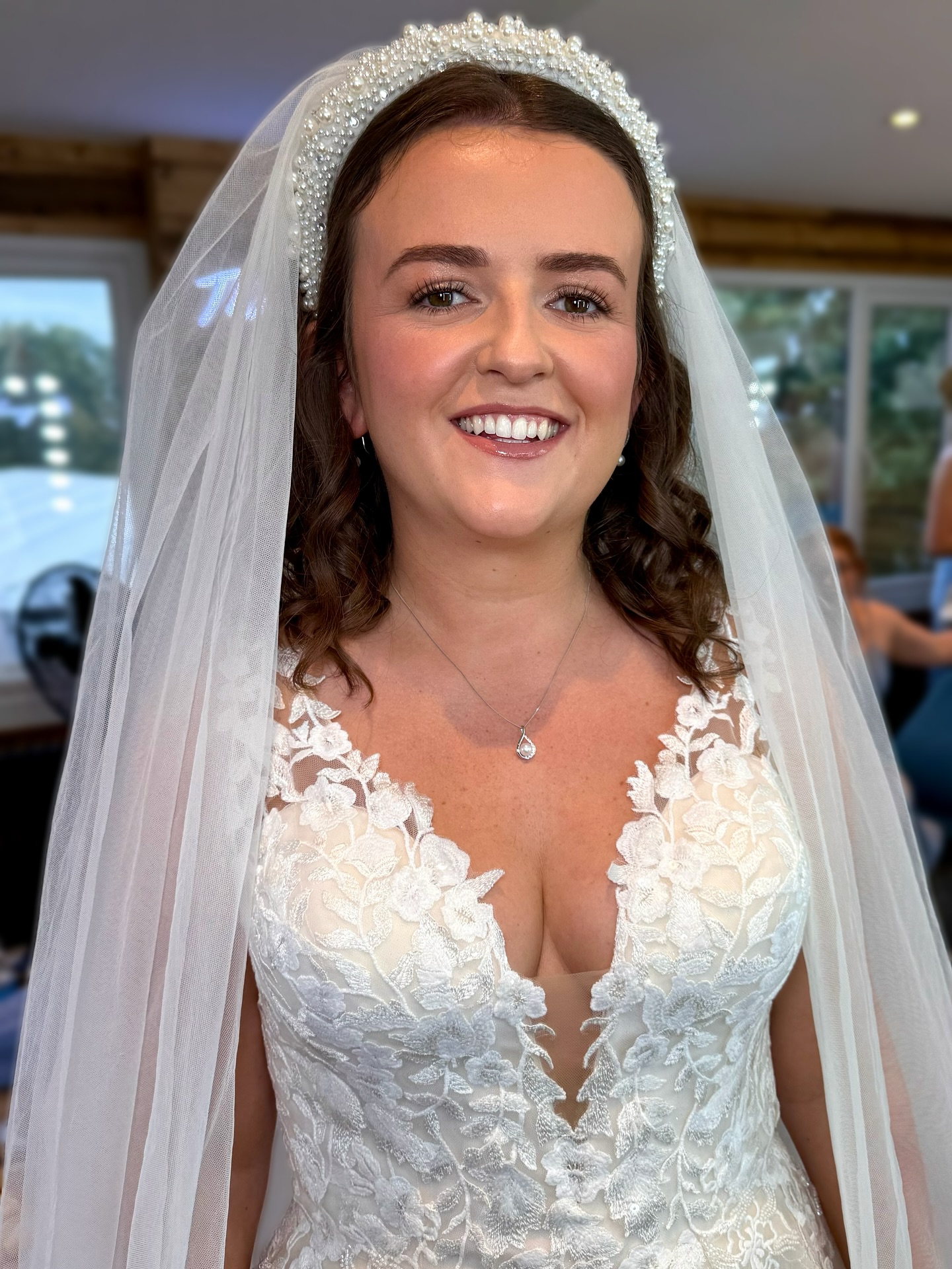 BETHANY🤍
Can we all take a moment to just admire Bethanys LVL because look at those natural lashes!!!! Wow✨ A soft clean timeless glowy makeup to compliment bethanys whole bridal vision🤍
What a lovely morning we had glamming! Bethany was the most organised bride I have ever had and this made for the most relaxed and chill vibe ☁️☁️
Hair: @gemmascouthairstudio
Venue: @theferryhouseweddings
#theferryhouseinnweddings #kentweddings #kentweddingvenue #kentmakeupartist #glowingbride #naturalbride #modernbrides #kentmua #kentweddingsuppliers #weddingsuppliersuk #hitcheduk