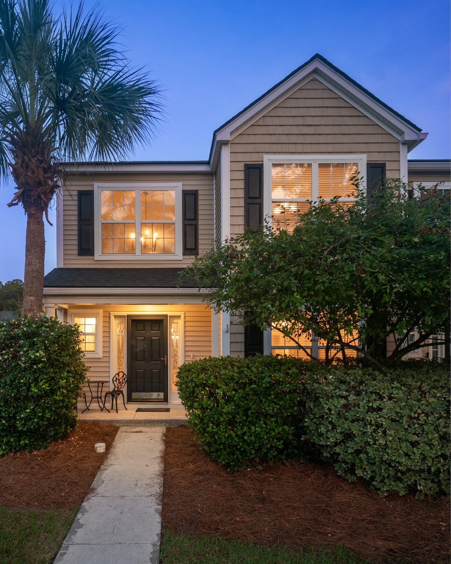 Just Listed >>> Under Contract
4823 Shady Tree Lane is a well-maintained and updated end-unit townhome located in The Orchards section of The Farm at Wescott. With 3 bedrooms, 3.5 bathrooms, and dual primary suite options—one on each floor—this layout offers great flexibility, whether you’re hosting guests, accommodating multi-generational needs, or simply looking for extra space.
DM or comment for more details. Or check our link-in-bio.