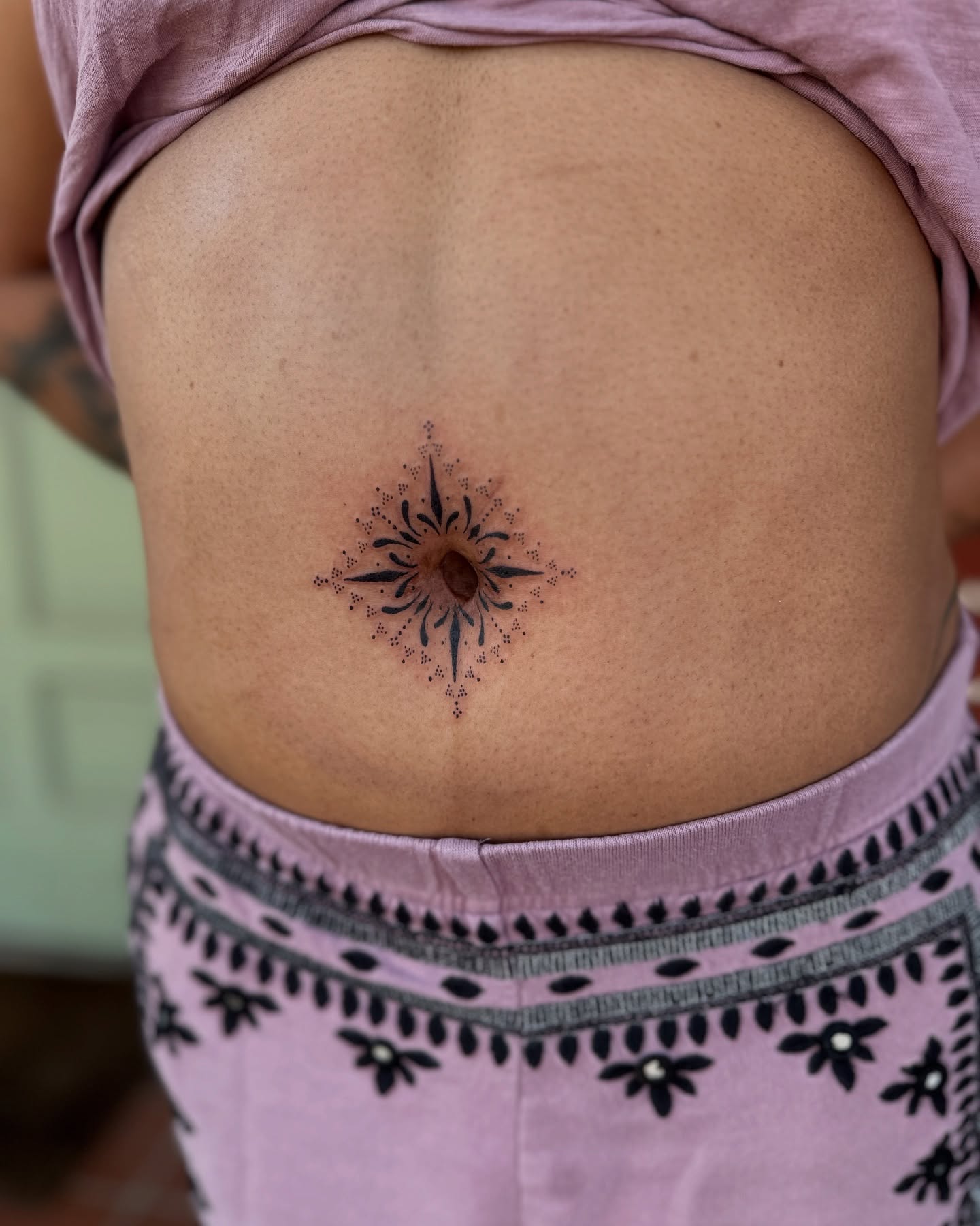 Sweet little navel tattoo 💗🙏🏼 love the way this came out and I would love to do more like this. Booking for June ~ come see me this summer for all your ornamental and fine line tattoo ideas 💗✨
.
.
.
.
#ornamentaltattoos #ornamentaltattoo #austintattoo #atxtattoo #austintattooartist #atxtattooartist