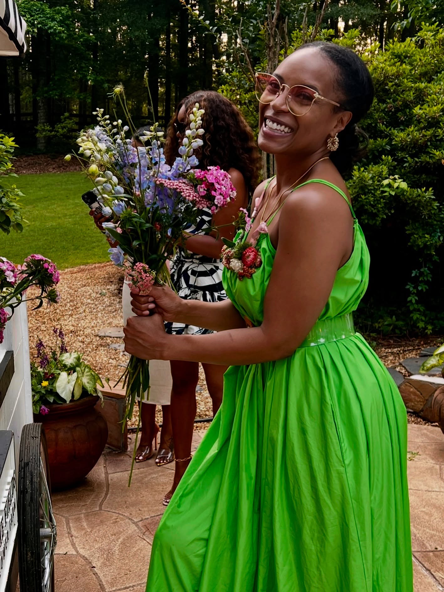 I had a fabulous time with the girlies sipping and celebrating another trip around the sun for my girl @mrsmason_realtor 🥳. Wishing you an amazing year and many moooore!!! 🥂
Also, the setup was so nice. We made fresh bouquets and garland with @posie_fields and @confettipop.party pulled the event together. Lovely experience ladies! 💕
#itfeelslikesummer☀️ #thepaintedhorsewinery #birthdayideas #outdoorbirthdayparty #womeninspiringwomen