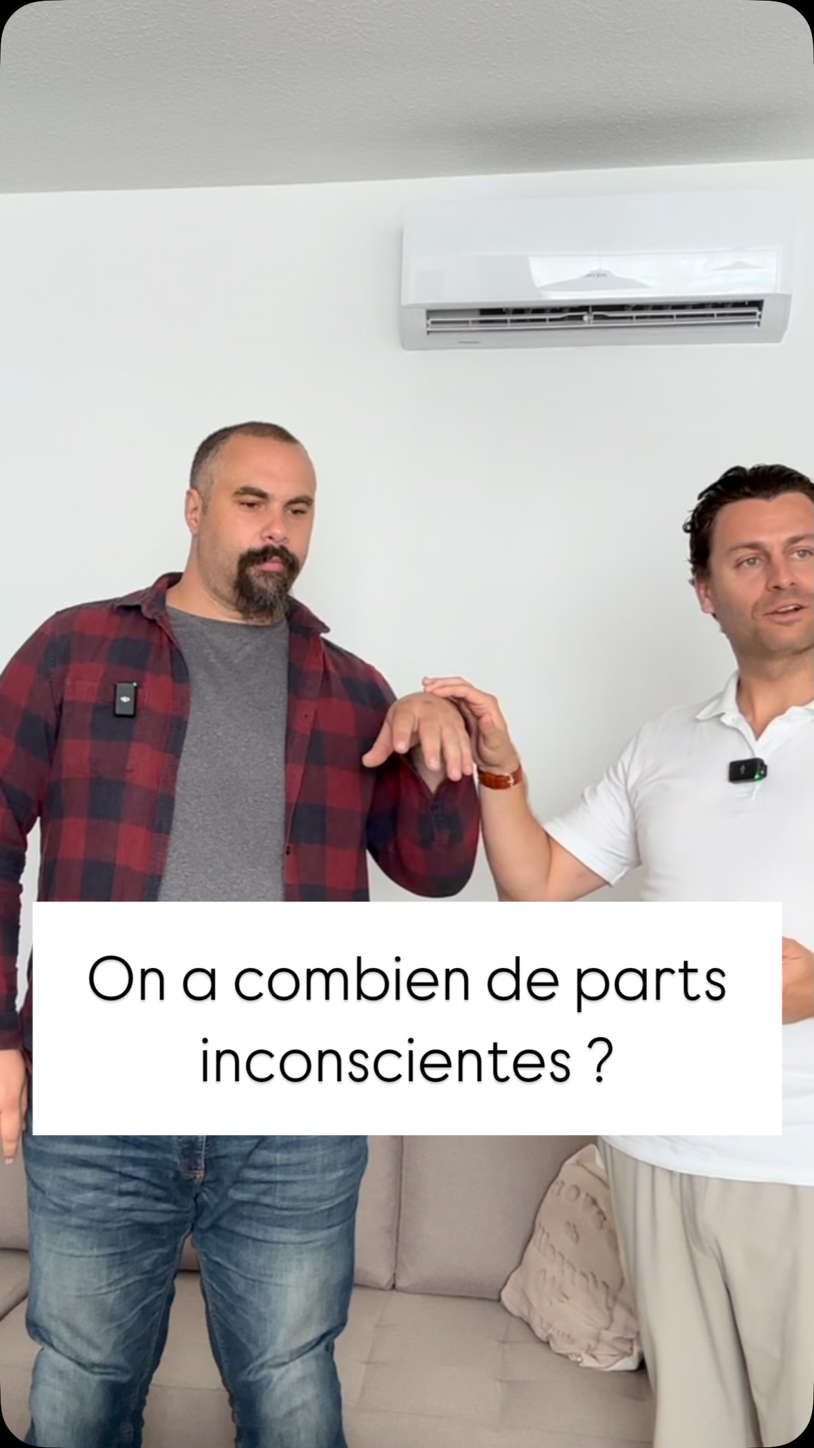 Démonstration issue d’un cours sur le « signaling ».
Le principe est de créer un mouvement idéomoteur automatique, géré par des processus cognitifs inconscients. Ça permet de dialoguer avec l’esprit profond du sujet, celui qui gère les rêves et tous les processus physiologiques et émotionnels. C’est dire la puissance phénoménale de notre esprit inconscient.
Dans cet exemple, on s’amuse à apprivoiser la partie inconsciente du sujet, et la conditionner pour un travail ultérieur.
#hypnose #formationhypnose #signalinghypnose #inconscient