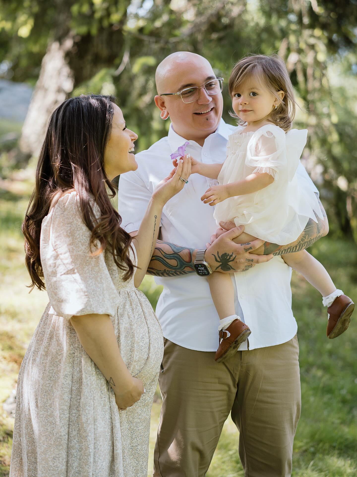 A little break from massage content to share some maternity pics taken by the very talented @amandabercephoto ! We had the pleasure of working with her for our first maternity shoot, newborn photos, and now baby number 2! If you’re looking for a photographer, go check her out, highly recommend!