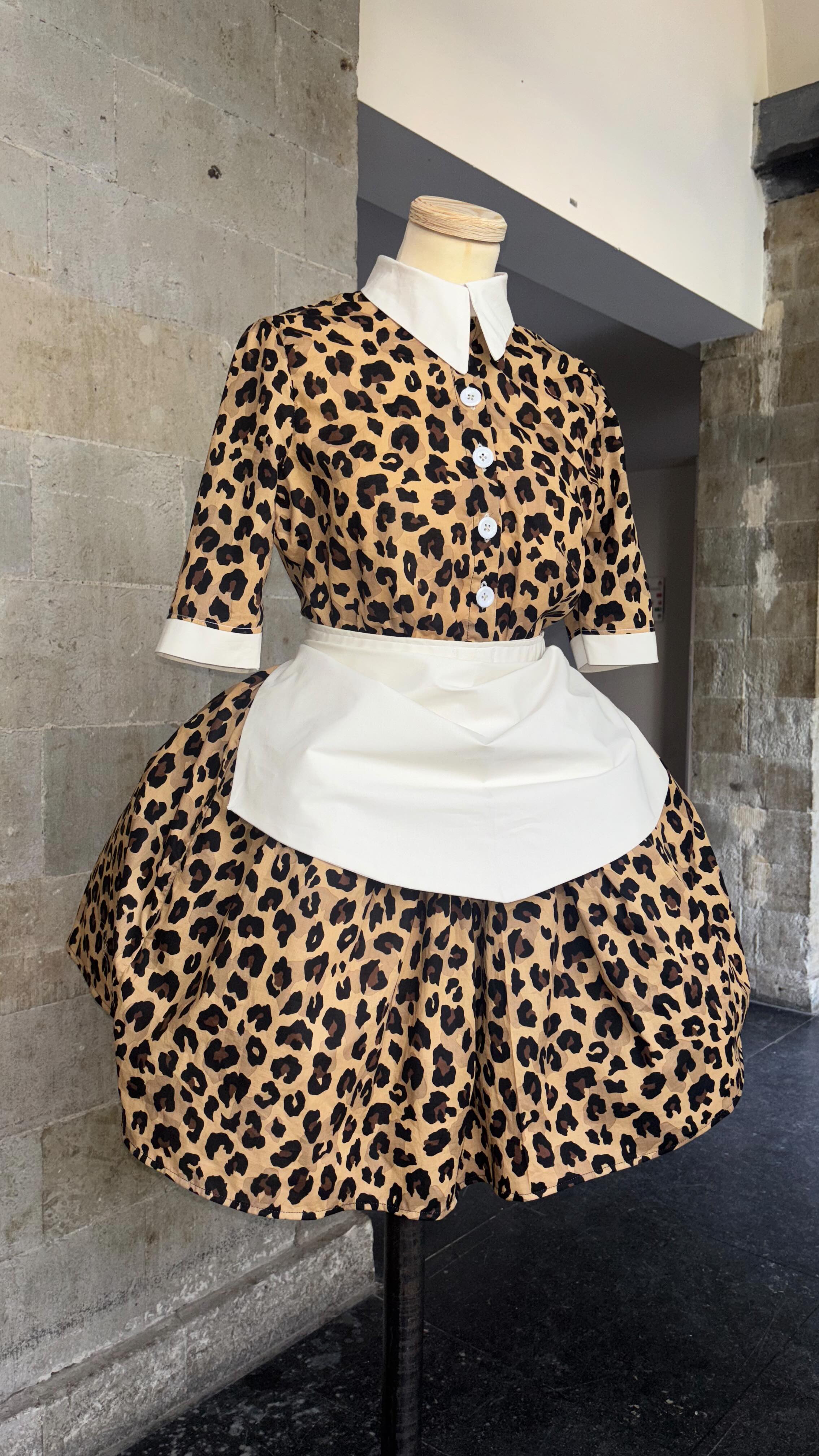 New Costume Alert :
Just Made this lovely waitress dress. Inspired by american diners of the 50´s
Cheetah Print of course for extra Italian Touch 🇮🇹
Can’t wait to see this new costume on stage very soon.
Can you guess who ordered it ?