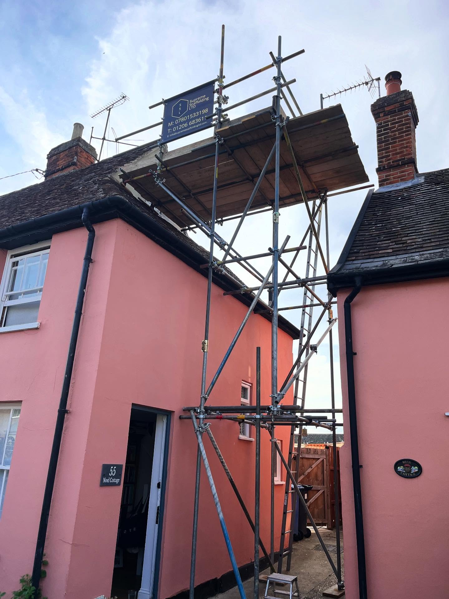 ⭐️8FT tower and throw in erected yesterday for one our valued clients to allow them access to work on this gable⭐️