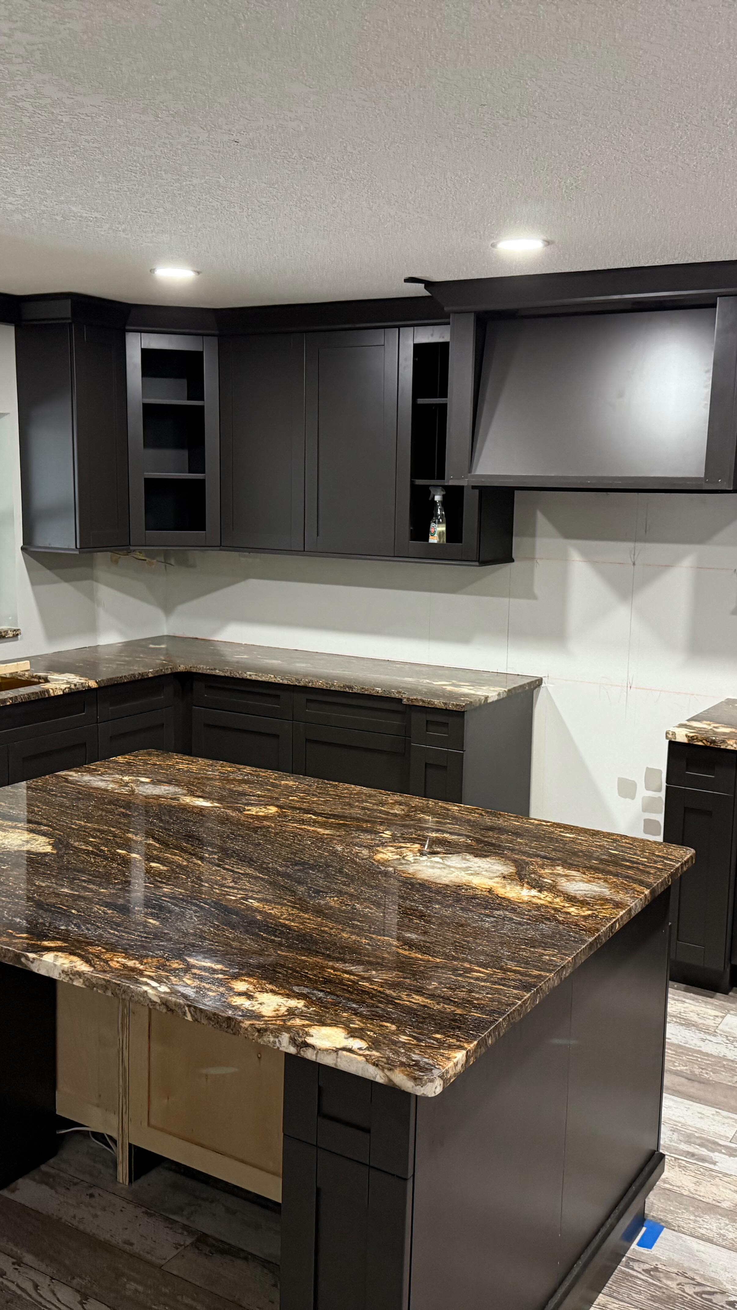 Another stunning transformation by Elegant Marble & Granite Design Corp!
Check out this beautiful installation completed today — rich tones, bold contrast, and a flawless finish!
📍 We’re located in Safety Harbor
📞 Call us today: 813-786-7399 or (813) 391-0764
🖥 www.elegantmarblegranitedesign.com
#LuxuryStone #KitchenInspo #GraniteCountertops #ElegantMarbleAndGranite