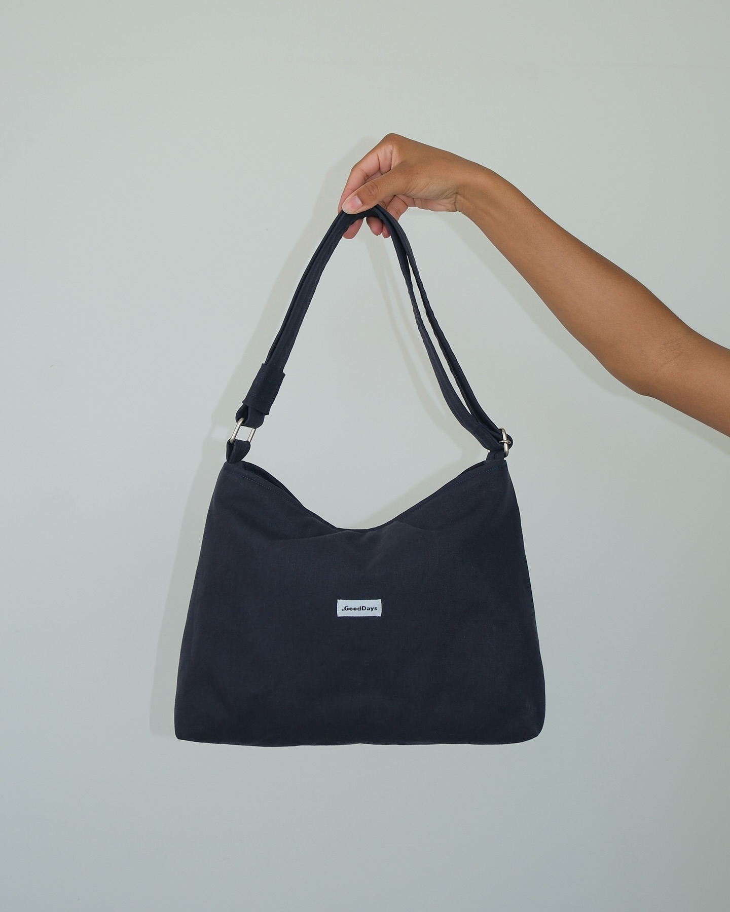 The everyday bag (aka the current best-seller)
—
Restocking June 9th at 20:00 (CEST) 🤍