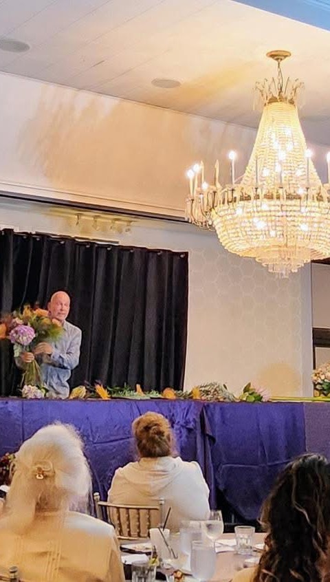 🌸✨ California Garden Clubs Inc. Convention Highlight! ✨🌸
As proud members of the California Garden Clubs, some of our Board members enjoyed an evening with floral artist Rene Van Rems at the CGCI convention dinner. Rene showcased a beautiful range of designs, from Biedermeier centerpieces to whimsical countryside arrangements.
We learned fantastic design insights:
🌿 Mass Flowers (hydrangeas, peonies) create volume.
🌿 Line Flowers (snapdragons, larkspur) add movement.
🌿 Filler Flowers (chamomile, solidago) build texture.
🌿 Form Flowers (anthuriums) make a bold statement.
Watch Rene’s artistry unfold and gather inspiration for your next floral masterpiece. 🌷🌼💐
#CaliforniaGardenClubs #FloralDesign #GardenClubLife #FlowerArranging #ReneVanRems #GardenClubs #CGCIConvention