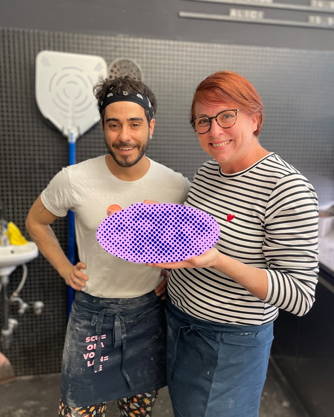 What will your pizza look like? 🍕
Wild toppings? Classic Margherita? Heart-shaped crust? At Scuola Volante, it’s your dough, your rules. Come create your own masterpiece with @thepizzaguy_pablo – and don’t forget to smile for the pizzza-cam 📸✨
#scuolavolante #pizzaschool #pizza #thepizzaguy #discovolante #prontovolante #wien #pizzaworkshop #viennaactivities #pizzaworkshops #foodie #pizzalovers #cookingschool #pizzatime #pizzaexperience #neapolitanpizza #fromdoughtocrust #pizzavibes #createyourownpizza #thingstodoinvienna #handsonpizza #kitchenfun #pizzamemories #pizzaclass #viennafoodie