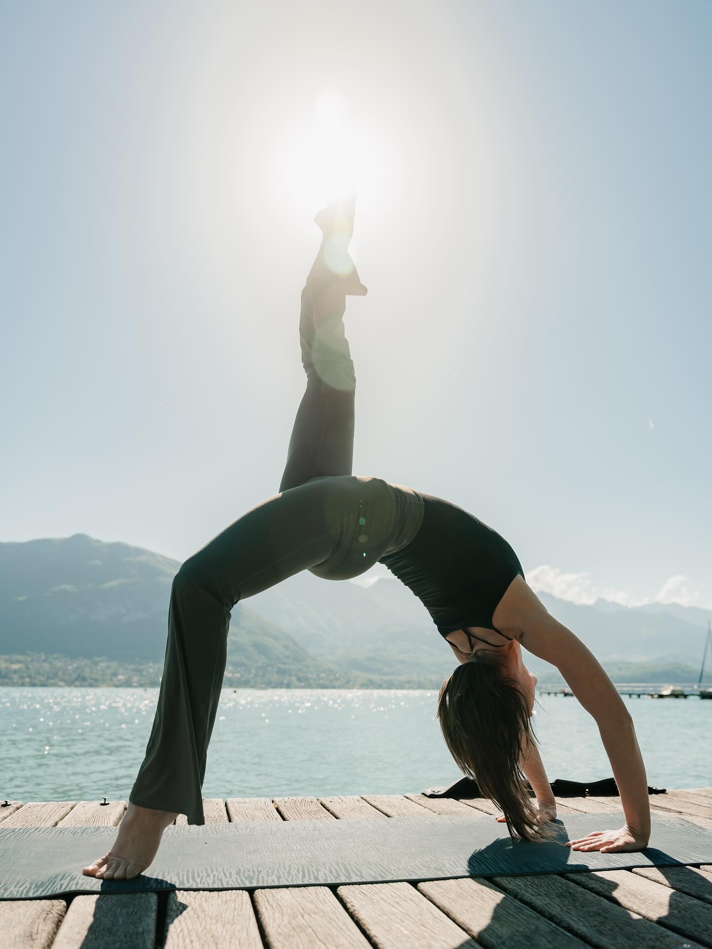 SUMMER YOGA Annecy ☀️
En studio :
✨ À @lamaisongaia.annecy
Lundi 19h Yoga doux
Mardi 18h15 Yoga prénatal
& 19h30 Yoga Vinyasa souplesse
✨Au studio Reactiv Care, Annecy
Samedi 9h30 Yoga Vinyasa
Au lac :
✨Ateliers arm balances & inversions avec @ludovicpiscioneri
15 juin, 13 & 27 juillet, 3 & 17 août 9h
📍Jardin de l’Imperial
✨Atelier 108 salutations au soleil avec @candicebx et @blissyogaannecy
21 juin 7h30
📍Parc Charles Bosson
✨Yoga Vinyasa ou Power Yoga (renfo +yoga flow)
Juillet / août (jour et horaire à définir avec vous)
✨Cours particuliers ou petit groupe tout l’été à domicile ou en extérieur
Si tu veux te rajouter au groupe what’s app pour les infos des cours au lac, le lien est dans la bio ! Ou retrouve les infos sur estellemaireyoga.com
À bientôt !
📸 la talentueuse @oceaned.photographie ☀️
#yogaannecy #yogaflow #yogateacher #lacannecy #annecyyoga