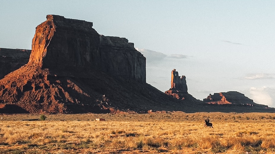 A Moment We’ll Never Forget
Some moments can’t be scheduled. They aren’t part of the plan or on the itinerary — they just happen.
On our way to Colorado, we made a last-minute stop in Monument Valley. While wandering the campground at sunset, we stumbled upon horses being brought in for the evening. One of the guides took her horse out for a quick ride, trotting through the golden light with the massive monoliths rising behind her.
It looked like a scene from The Man from Snowy River — quiet, cinematic, surreal. Kris and I just stood there, speechless. It was pure magic.
Moments like that remind me to stay present. To look up. To leave space for awe.
So many incredible things are happening right in front of us — but only if we’re paying attention.
Are you watching? Or scrolling?
#MonumentValley
#FamilyTravelMoments
#RoadtripMemories
#WesternWanderlust
#NationalParkVibes
#UnscriptedAdventure
#SlowTravel
#SeeAmericaFirst
#NatureIsHome
#DesertDreaming
#WanderWithKids
#wherewildonesroam