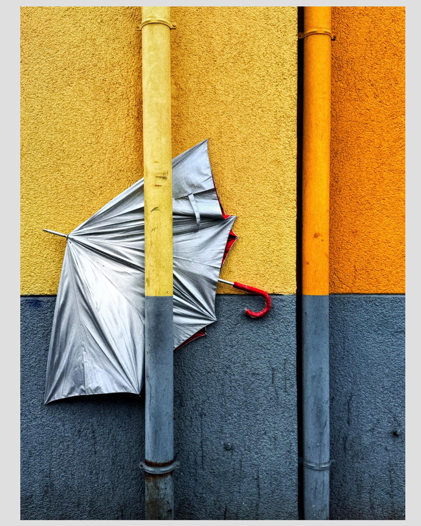 #house #bluesky #retroaesthetic #photography #love #travel #photooftheday #instagood #beautiful #minimalistic #architecture #landscape #filmsimulation #picoftheday #art #photo #instagram #like #ig #sunset #life #travelphotography #follow #sky #beauty #bluesky #iphone16promax #umbrella #streetphotography