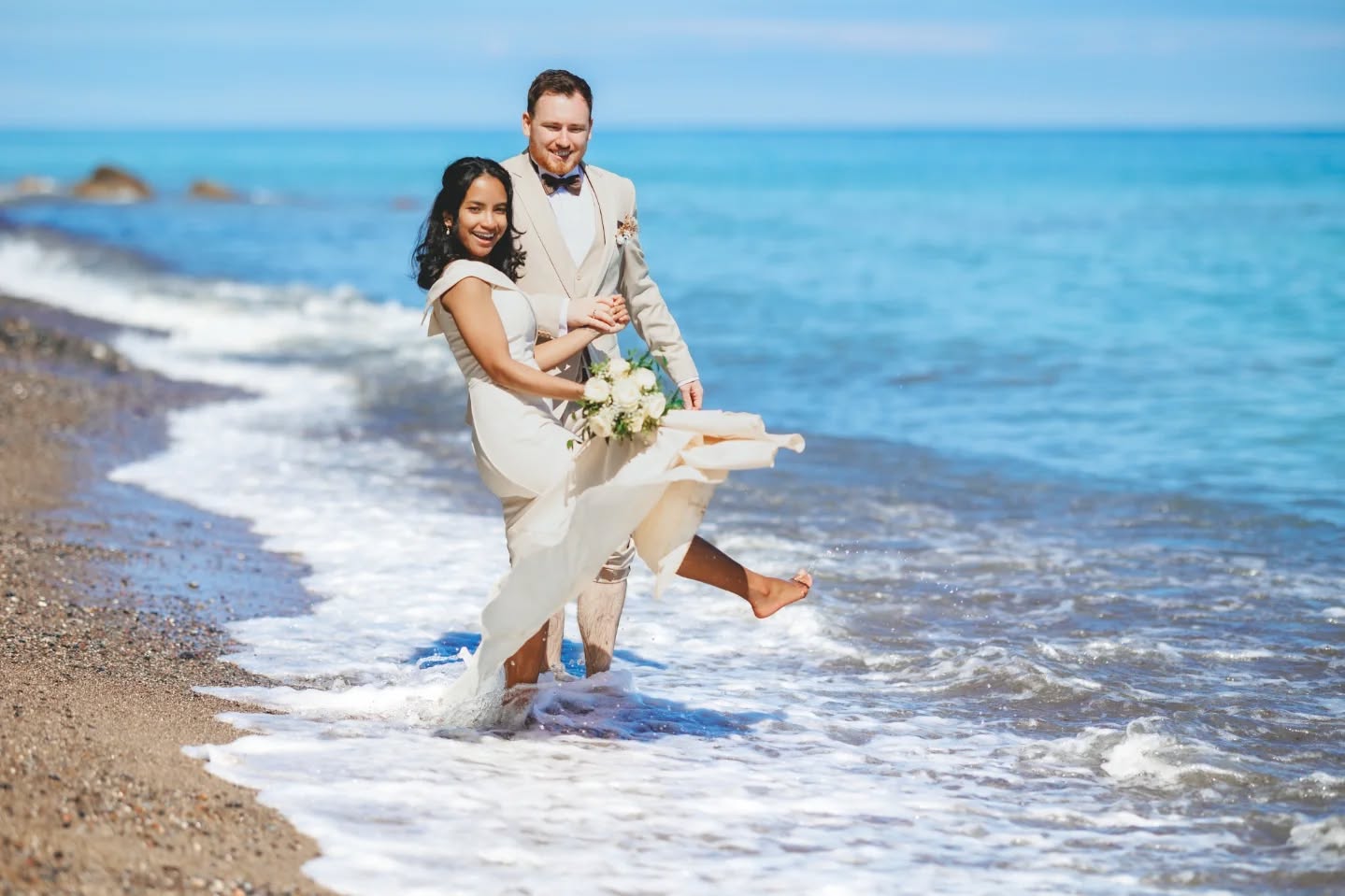 ♥️ WAVES, VOVS & BAREFOOT LOVE ♥️
🌊 When the couple says "we want to get married by the sea," and then actually kick off their shoes and do it — you know it’s going to be a magical day! 🐚💍
😍 Marvin & Ny Ranto tied the knot on the stunning island of Møn, surrounded by the waves, wild laughter, and a splash or two from the Baltic Sea. It was sweet and soaked in sunshine (and yes, a bit of saltwater too ☀️🌊).
💒 Their elopement was beautifully planned by @nordicadventureweddings, who specialize in unforgettable ceremonies for couples who want something different — wild cliffs, secret forests, windswept beaches… and a whole lot of heart 💫
🙏I’m endlessly grateful to document love stories like this. Raw, real, slightly sandy, and totally them 🥰
📍Møn Island, Denmark
▪︎
▪︎
▪︎
▪︎
#elopementindenmark #mønislandlove #beinlens #nordicadventureweddings #danishweddingphotographer #roskilde #roskildebryllup #roskildewedding #roskildeelopenment #weddingphotoandvideocopenhagen #copenhagenelopement #свадебныйфотографвкопенгагене #copenhagenphotographer #photographercopenhagen #elenabelevantseva #elopementphotographercopenhagen #свадьбавкопенгагене #danskebryllupsfotografer #copenhagenweddingphotographer #bryllupsfotografsjælland #elopementdänemark #bryllup2025 #bryllup2026