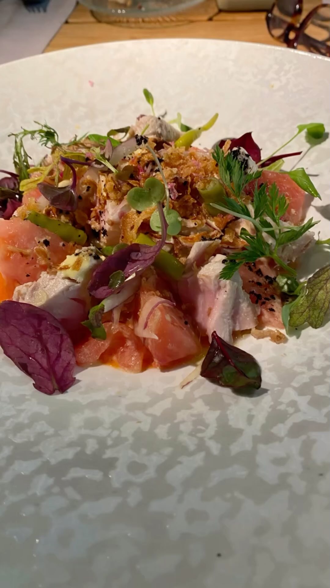 📍Uma dica valiosa vale mais do que mil buscas no Google…
Obrigada querida @monicagmitsui , por compartilhar comigo seus achados gastronômicos pela Espanha!
Gostamos de todos os lugares que fomos.
No @labienaparecida, além de tudo estar maravilhoso , o grand final foi a sobremesa: comemos a melhor tarta de queso de Madrid!
Que presente de experiência!
Muchisimas gracias! 🧡
#DicaDeAmiga
#GastronomiaNaEspanha #ViagemComSabor
#GastronomiaDeExperiência
#FineDining
#RestaurantesImperdíveis
#ViagemComSabor
#AltaGastronomia
#LuxuryTravelEats
#GastronomiaEspanhola
#FoodLoversAroundTheWorld
#ViajarBemComerMelhor