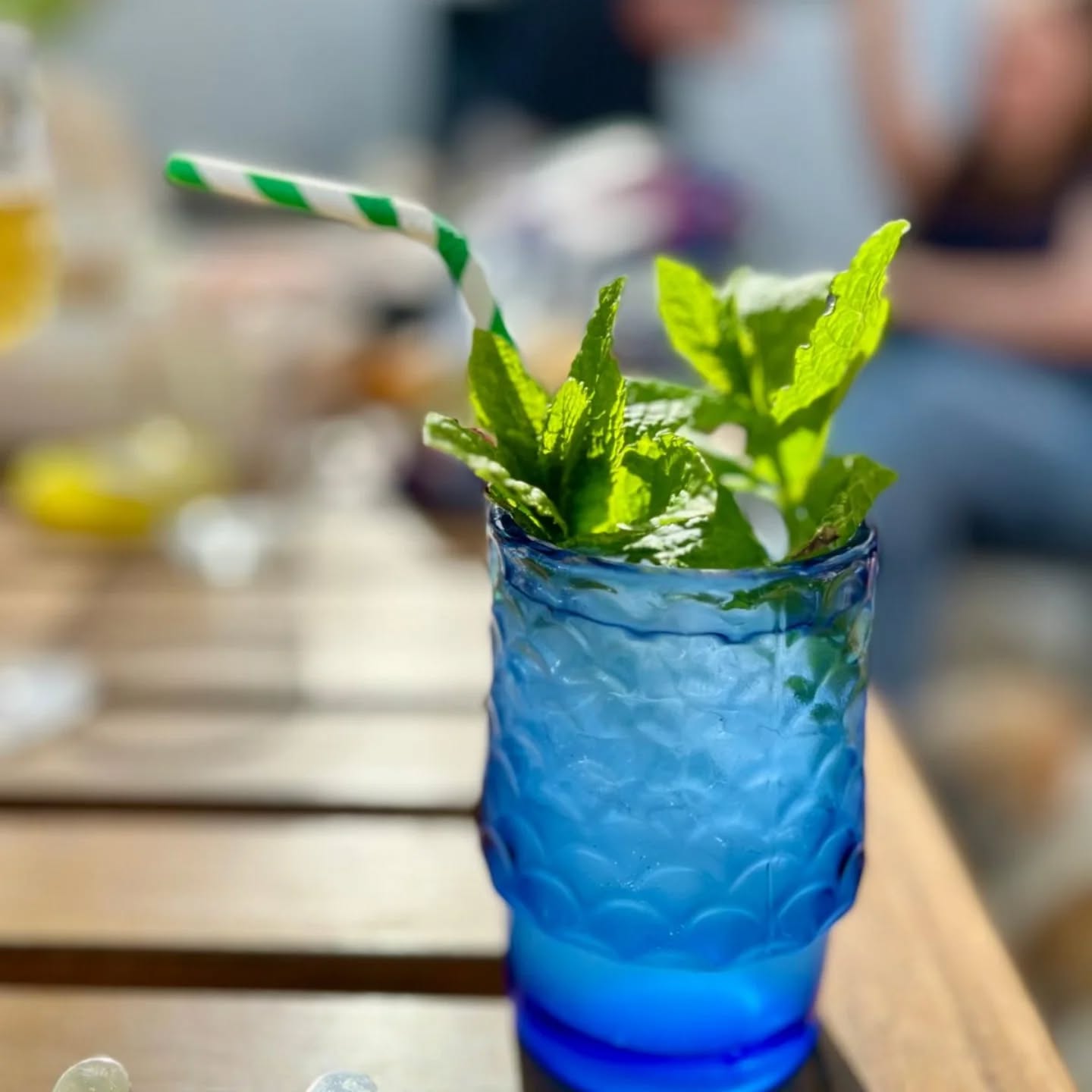 The sun was fleeting, but we managed to squeeze in a couple of impromptu cocktails with friends 🧡