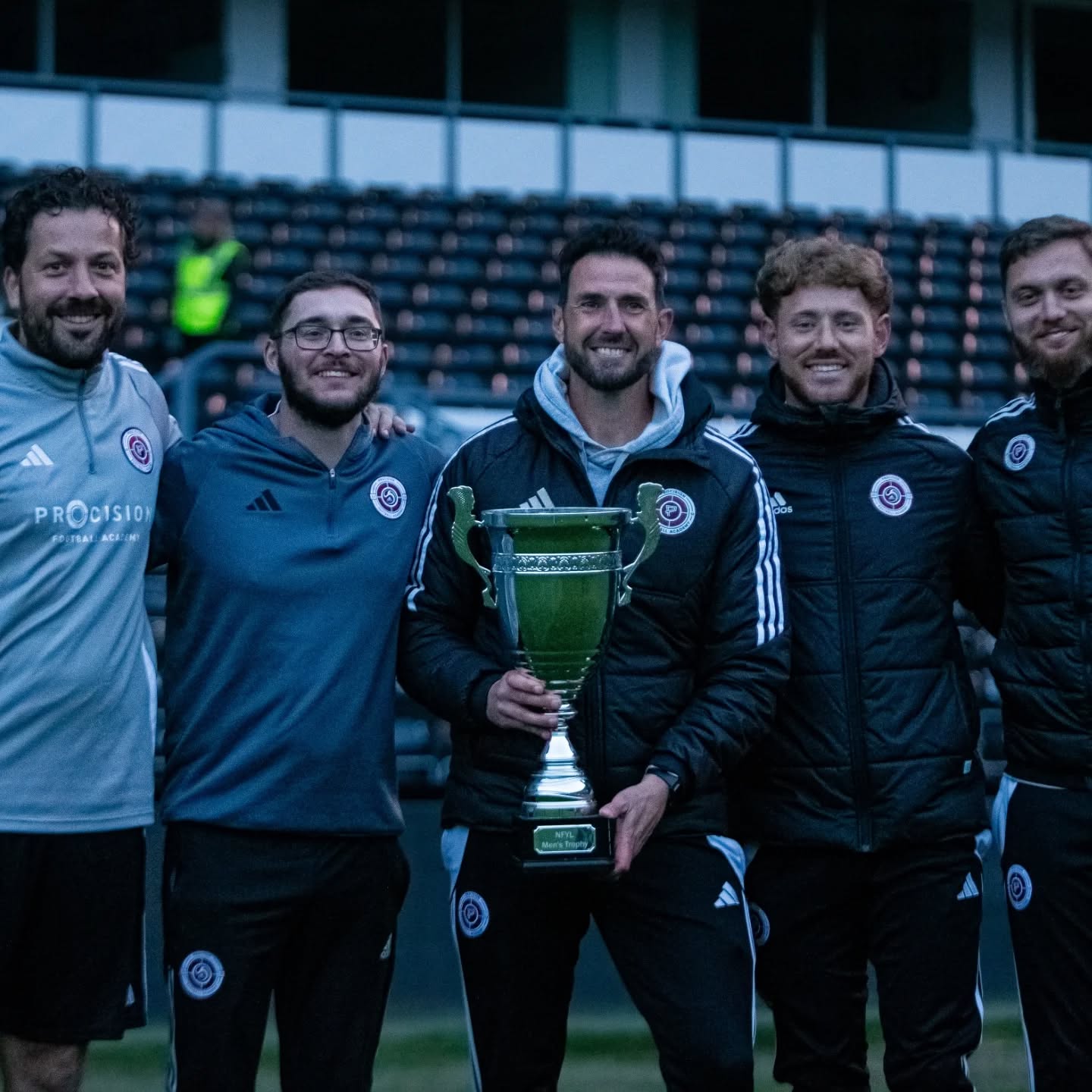 After a brilliant 5+ seasons with @pfanewbury the time has come for me to step down and focus a little bit more on clinical work and some other work related bits
Massive thank you to the boss @garyclifford1 for letting me experience a football background which, professionally, I'd never been exposed to. A lot was learnt in those times. Met some awesome staff, great bunches of players year on year and plenty of bags of sweets consumed in dugouts.