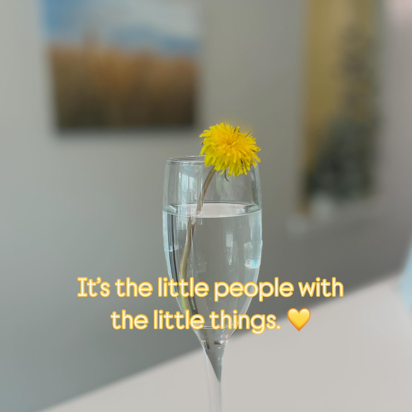 Today we had one of our little people patients bring us a โflower!โ ๐ผ so naturally we had to put it in a vase. Thank you little one, you sure did brighten our day! โ๏ธ