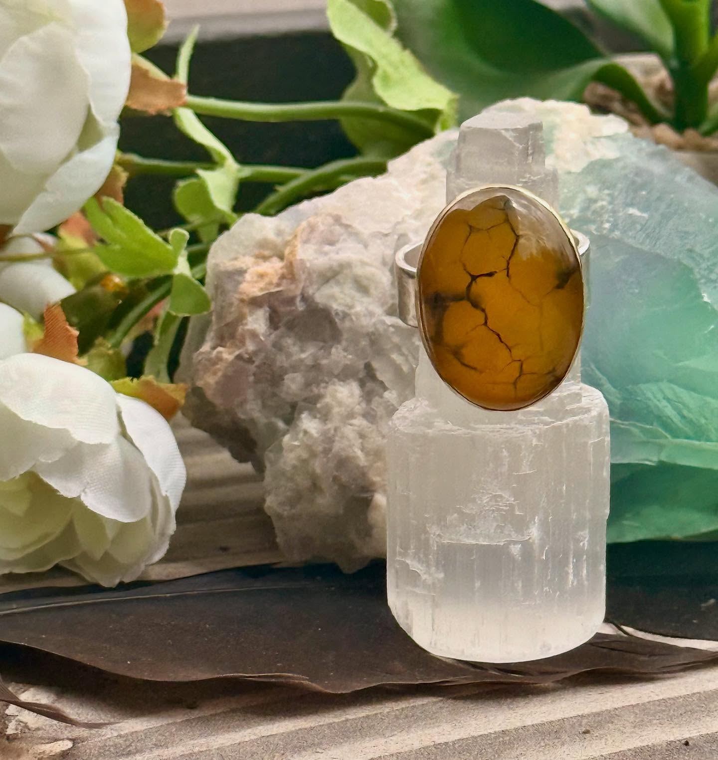 Dragon Vein Agate • Silver and Brass • Size 9 #HandmadeJewelry
#Jewelry
#Handcrafted
#ArtisanJewelry
#Metalsmith
#Metalsmithing
#Silversmith
#Silversmithing
#JewelryMaking
#BenchJeweler
#JewelryArtist
#SilverJewelry
#SterlingSilver
#Silver925
#HandmadeRings
#Rings
#GemstoneRing
#BezelSetting
#StatementRing
#UniqueRing
#CustomRing
#Gemstone
#Gemstones
#NaturalGemstones
#Cabochon