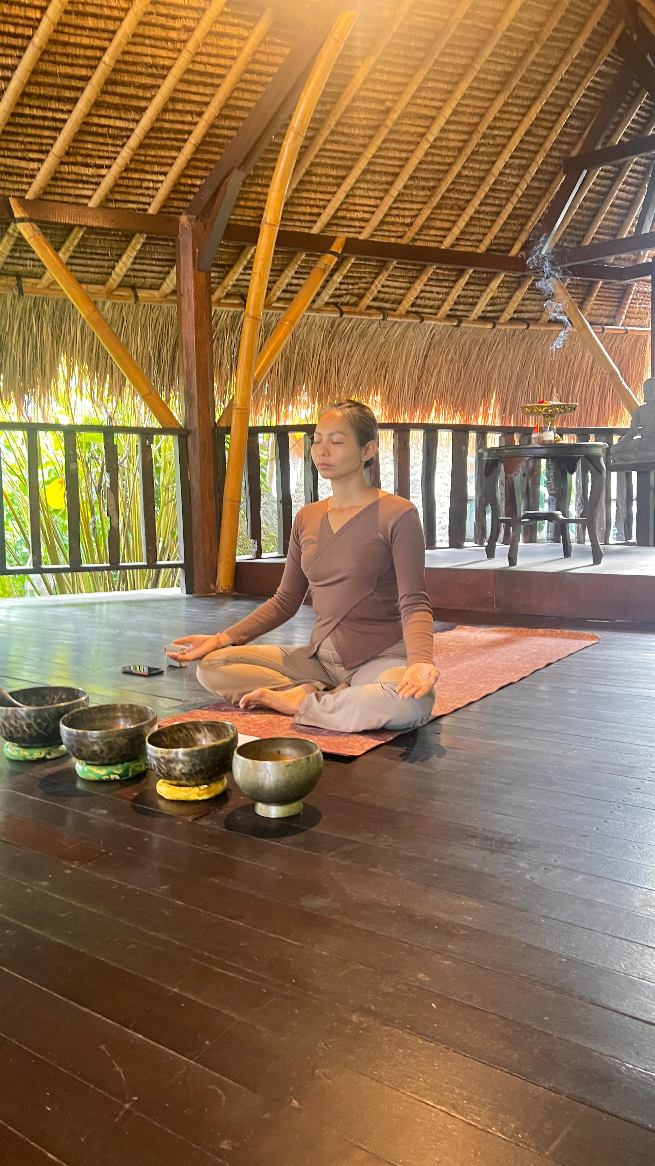 Day 1
Yoga , meditation , sound healing
Opening our minds, bodies & spirits
#baliretreats #soundhealingtherapy #balisoulsisters #baliretreats
#wellnessjourney #womenwhotravel #wellnessretreatinbali