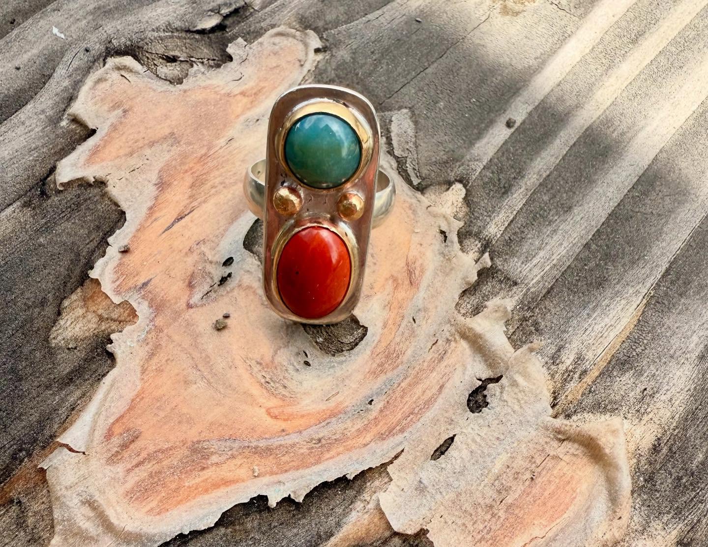 Green Aventurine & Coral • Silver with Brass • Size 8 #HandmadeJewelry
#Jewelry
#Handcrafted
#ArtisanJewelry
#Metalsmith
#Metalsmithing
#Silversmith
#Silversmithing
#JewelryMaking
#BenchJeweler
#JewelryArtist
#SilverJewelry
#SterlingSilver
#Silver925
#HandmadeRings
#Rings
#GemstoneRing
#BezelSetting
#StatementRing
#UniqueRing
#CustomRing
#Gemstone
#Gemstones
#NaturalGemstones
#Cabochon