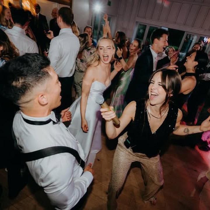 Steph & Nap - what a vibe… ❤️
@clemstevensphotography 
@hyde_house 
@foxandblossomfilms 
#Tuxfizz #ukweddingband #barnwedding #cotswoldwedding #weddingmusic #firstdance #firstdanceinspo #ukweddingplanning #weddinginspo #weddingcover #romanticweddingmusic #firstdancesong #firstdanceroutine #weddingband #functionband  #weddingsinger #twia #bridalgown #weddingsdress #weddingdancefloor #weddingdances #weddingdancechoreography
