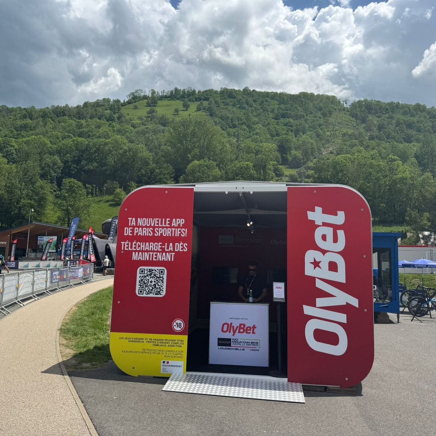 Great to work with OlyBet Group over the weekend at the UCI Mountain Bike World Cup in Loundenvielle against what can only be describe as a stunning background within the mountains 🚵
Swipe to see the action from our mountain bike simulator 💪
#airclad #eventstructure #betting #eventsponsor #eventpartner #activation #mountainbike #simulator #fanengagement #timechallenge #temporarystructure #sportsevent #loundenvielle #mountainbikecup #uci