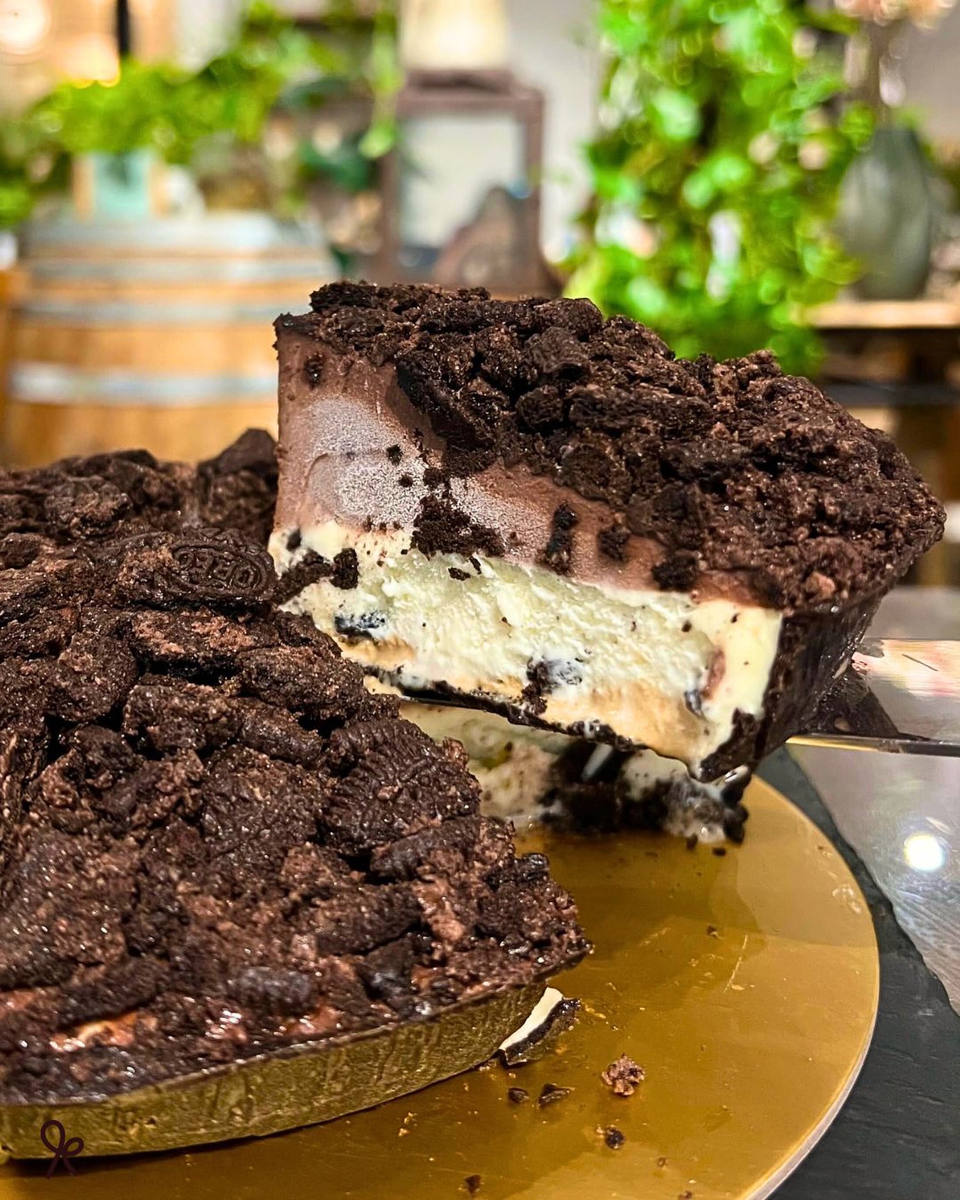 One slice is never enough 🍫🍦 Dive into Island Creamery’s signature Mud Pie — rich, creamy with Reverso®️ and a layer of Burnt Caramel ice cream. Topped off with crunchy Oreo cookies. Enjoy it right at our cafe!
Have you tried it yet? Comment down below and tag your friends!