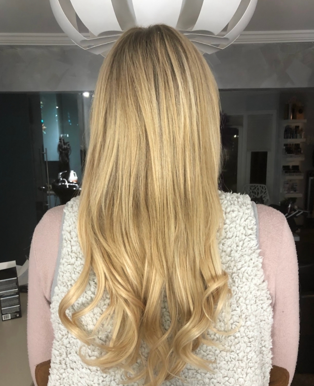☀️ Gorgeous, glowing blonde + seamless extensions = summer hair dreams.
Whether you're adding length, volume, or just that extra pop of brightness, this look is all about effortless beauty and sun-kissed vibes. Perfect for beach days, brunch dates, and everything in between.
Ready for your blonde bombshell moment? Let’s make it happen. 💛✨
