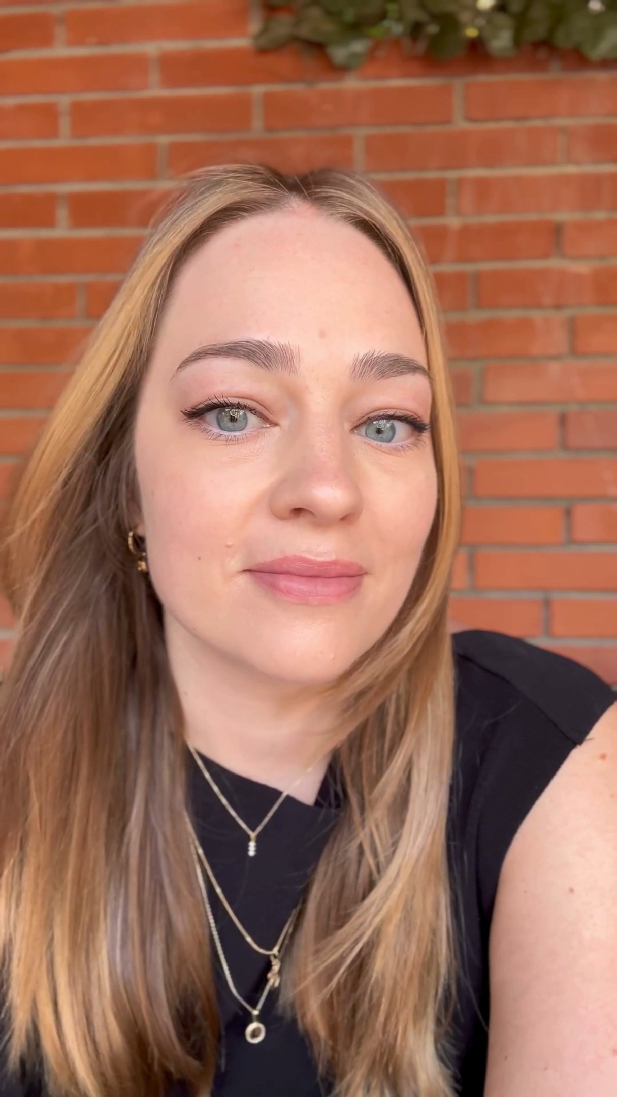 Ne... pas, ne... plus, ne... jamais, ne... que –
How to use negation in French like a pro! 🇫🇷✨
Master these essential structures to sound more natural and confident in conversations.
#learnfrench #frenchgrammar #frenchlesson #frenchteacher #negationinfrench #frenchforbeginners #frenchtips #speakfrench #frenchlanguage #fle #frenchonline #frenchclass #grammarhack #learnlanguages