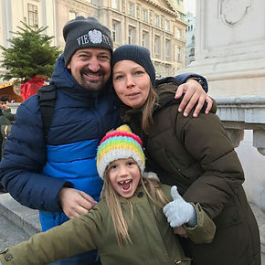 Scopri Vienna oltre il free tour!
Hai amato la tua passeggiata gratuita? C’è molto di più da vivere: accesso esclusivo ai nostri tour guidati nei palazzi imperiali, storie segrete e piccoli vantaggi solo per chi ha già partecipato.
Prenota ora il tuo prossimo tour su www.viennacosavedere.com 🏰