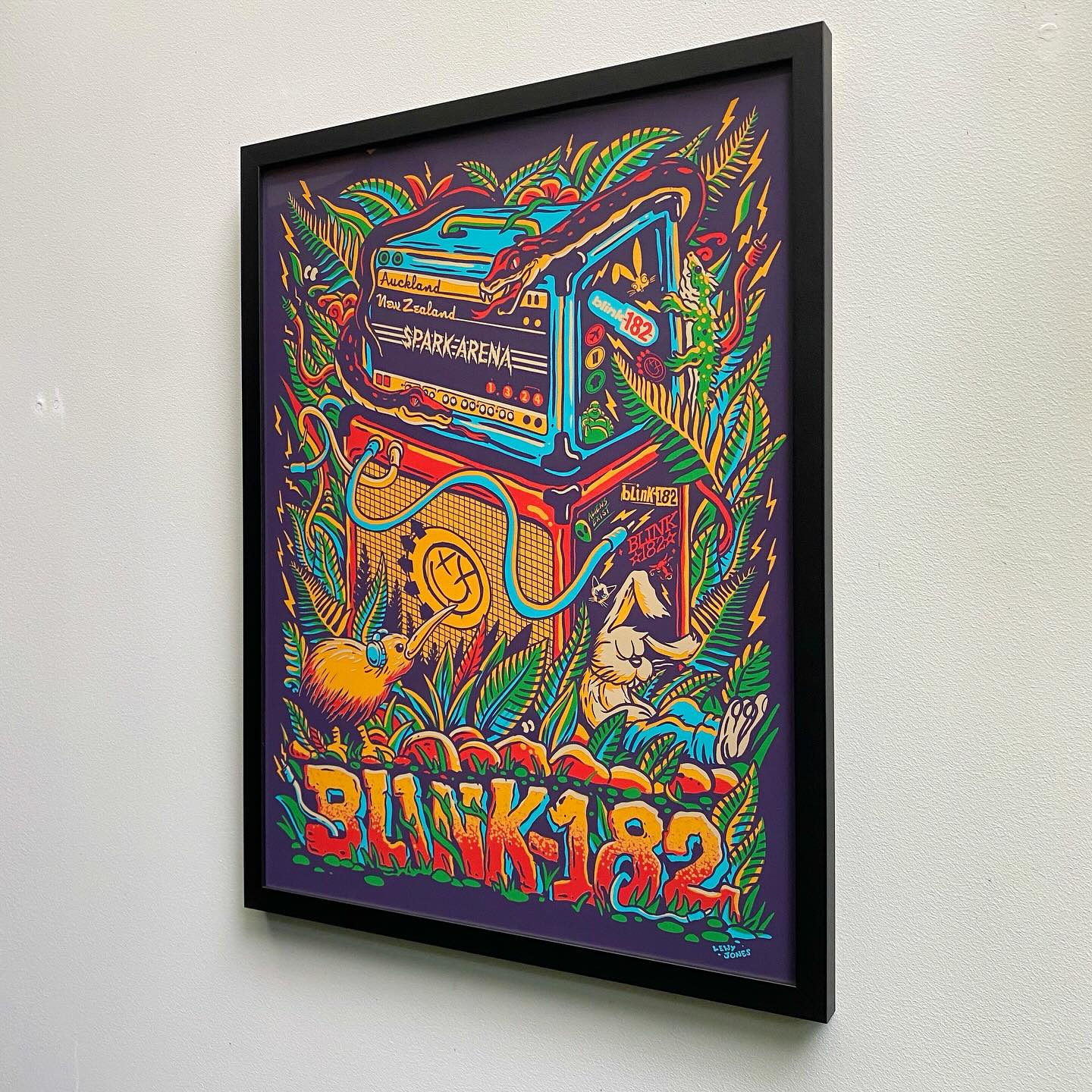 I’ve said it before…our clients have great taste in art and music.
#blink182
#rockposter
#crawfordpicturemouldings
#nzframers