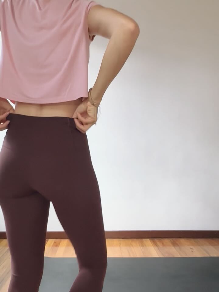 Utkatasana: esa postura que engaña.
Parece una silla… pero no hay dónde sentarse.
Se ve básica… y termina despertando hasta músculos que no sabías que tenías.
Desde aquí nacen un montón de movimientos increíbles y súper efectivos.
Porque no todo lo que quema duele.
Y no todo lo que fortalece tiene que ser agresivo.
ENCUENTRA ESTOS Y MUCHOS OTROS EJERCICIOS EN MIS PROGRAMAS DE @restaurawell
Link in Bio!!! ⚡️🫶🏼
#yogaworkout #yogasculpt #fullbodyweight
#utkatasana #RestauraWell