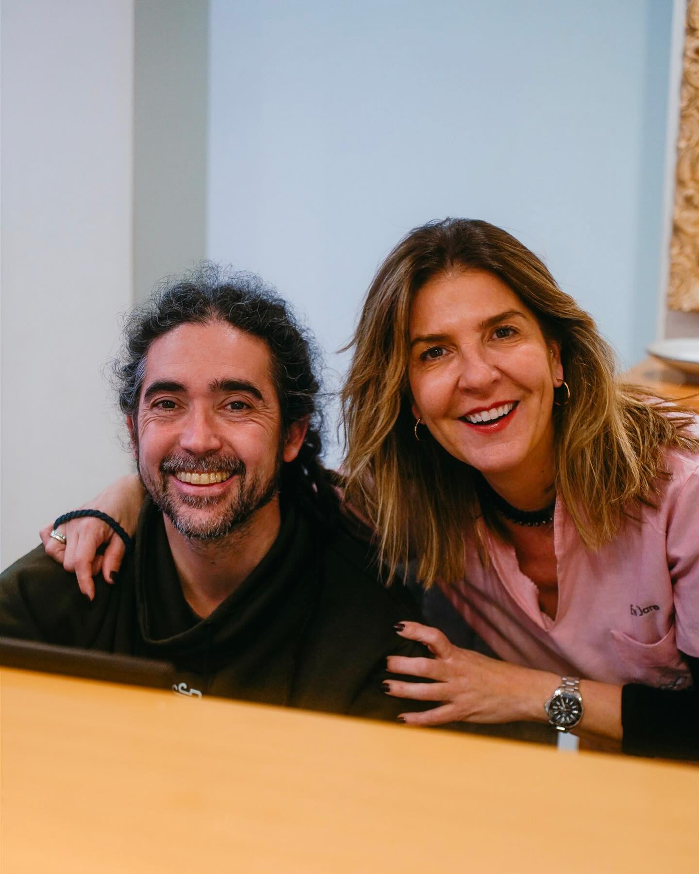 Des del primer moment fins que marxes, et rebem amb un somriure i et cuidem amb les mans i el cor. 💜
A Karpura, el benestar comença amb una benvinguda càlida.
#Karpura #BenestarIntegral #Girona #CuidarÉsEstimar