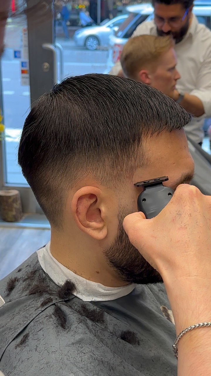 A full transformation 💈
Välkommen till Mastercut!
#stockholm #barber #södermalm #barbershop #frisör #mastercutsweden #hårklippning #hair #barberstockholm #barberlife