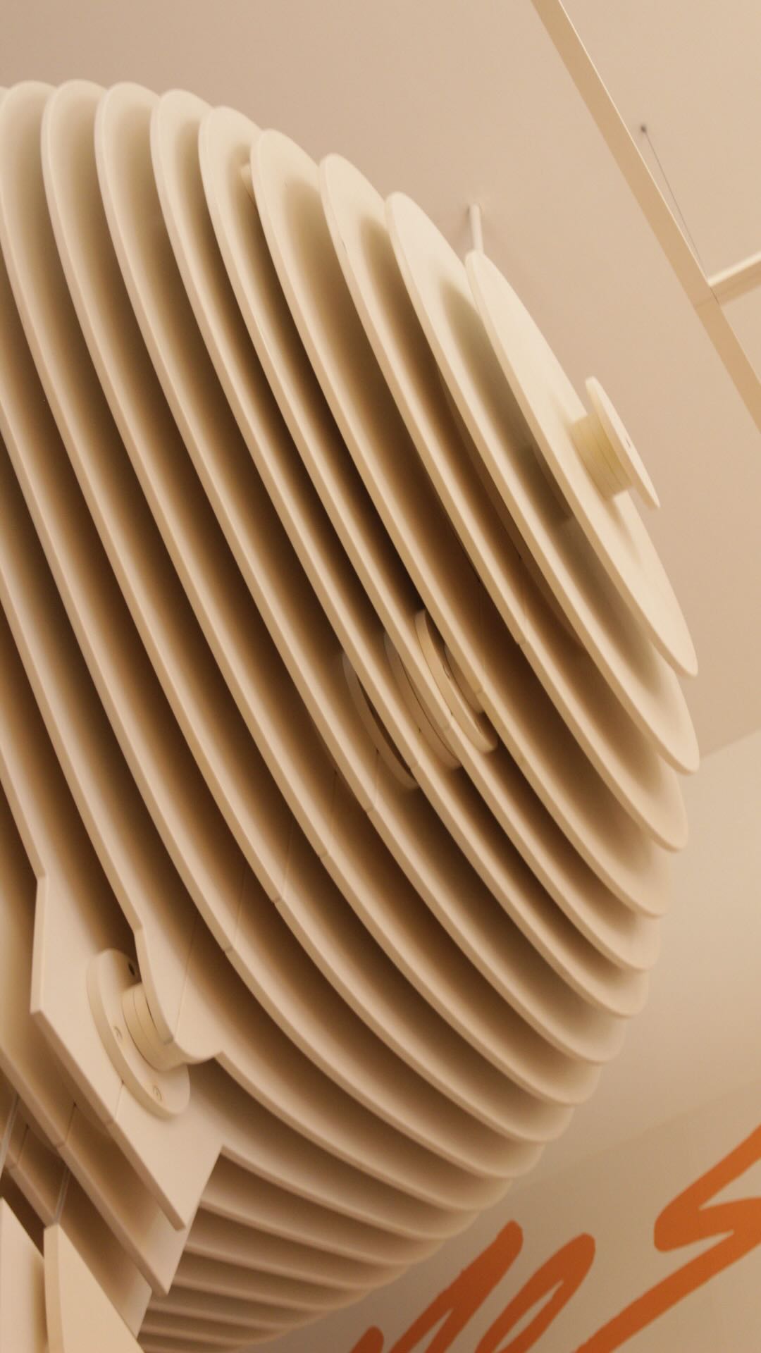 Así se ve la nueva imagen de @elglobooficial sucursal Sevilla CDMX 🎈🥖
Diseño de @cadenaconcepts y muebles fabricados por nosotros en SPK ⚒️⚙️
Nos emociona ser parte de este proyecto, vayan por su panecitos 🥐🍩
#diseñocomercial #diseñaespacios #hechoenmexico #panaderias #pan #manufacturing