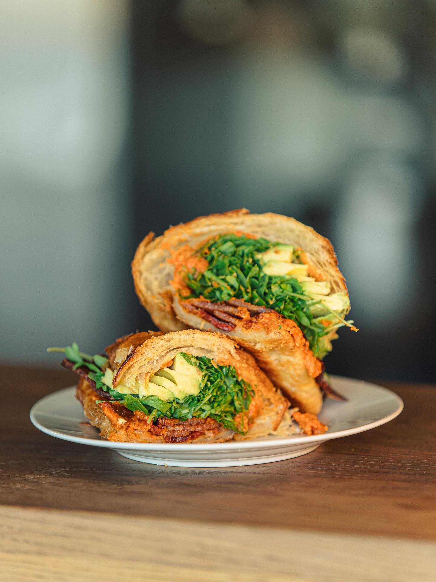 ✨🥐Weekend Special! 🥐✨
Introducing our elevated BLT: toasted croissant, crispy bacon, fresh arugula, rich romesco sauce- make it even better with 🥑 from @avocadoshackmb Get it while it lasts!
#bijoubakery #cayucosca #cayucosbakery #bijoubakerycayucosca #centralcoastcabakery #805living #805foodie #slolifemagazine #slocounty #hwy1 #smalltownbakery
📸 @robbiebruzusphoto
